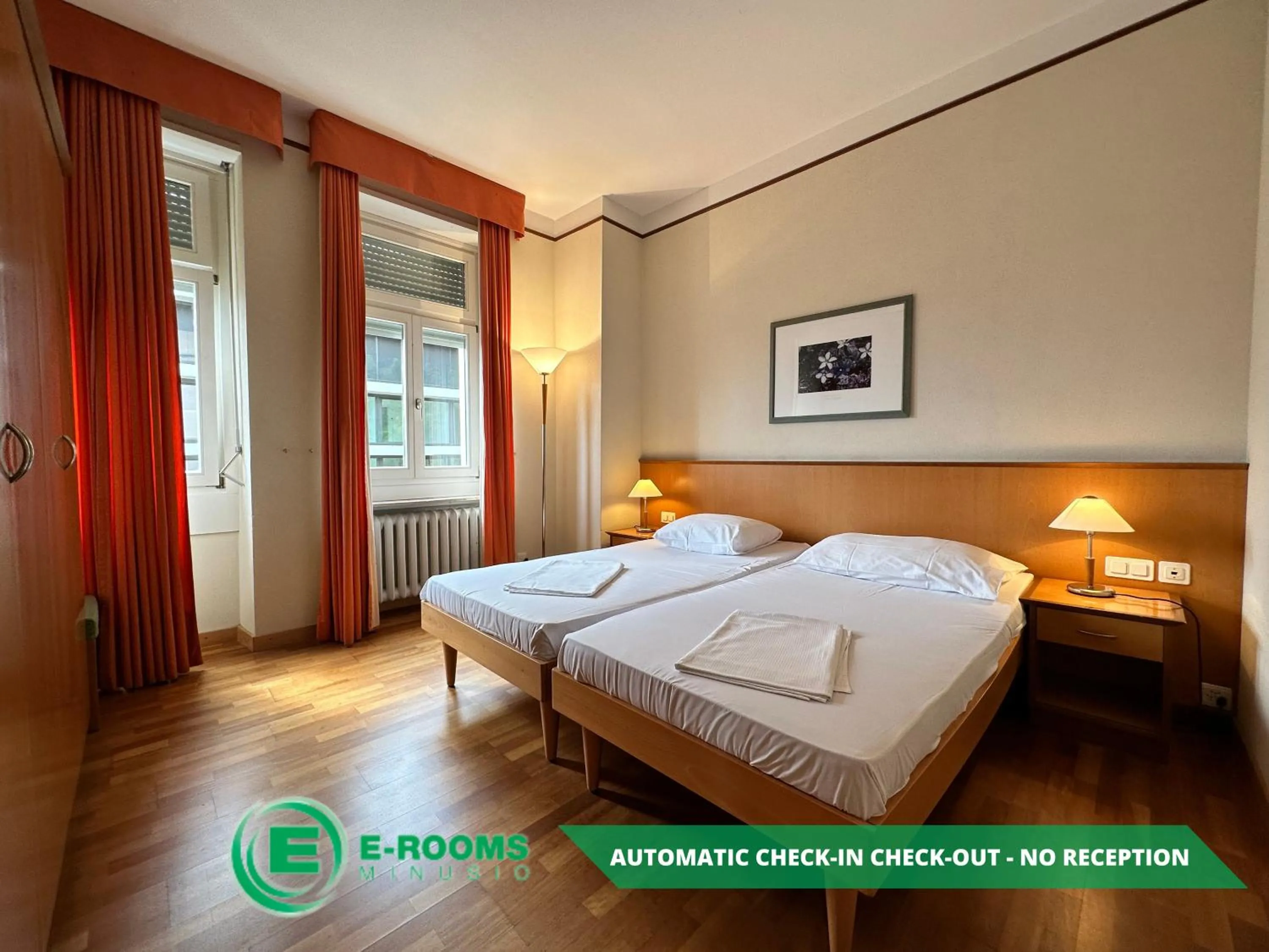 Bedroom, Bed in E-Rooms Minusio