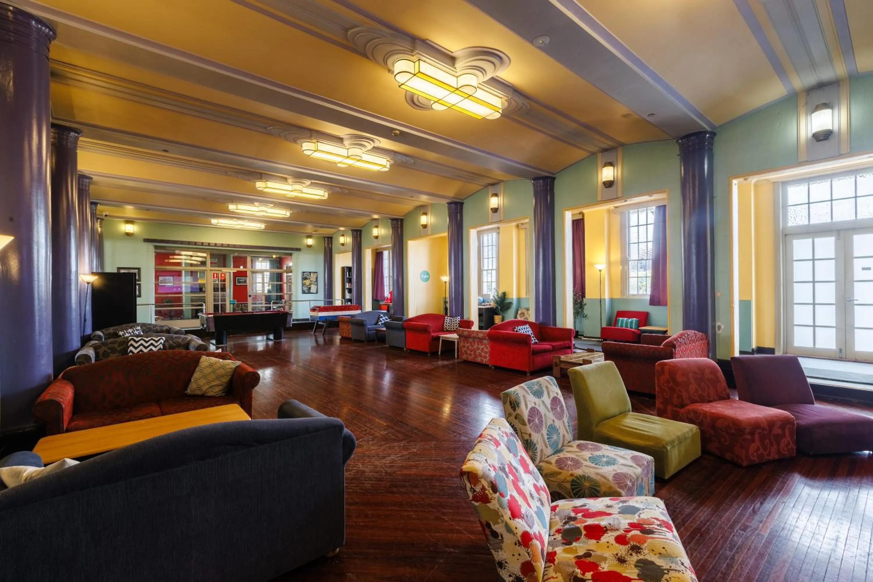 Seating area in YHA Blue Mountains Katoomba