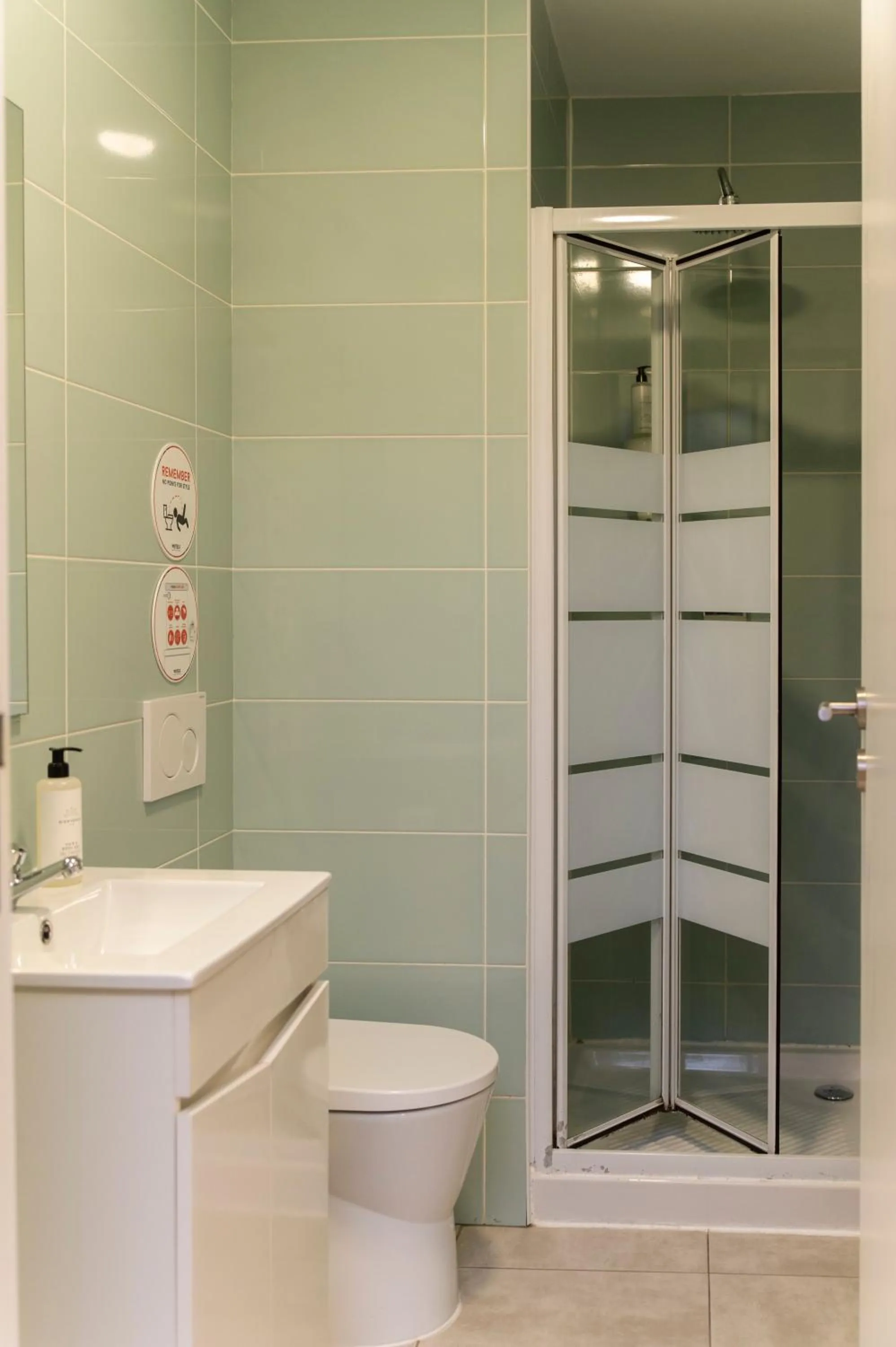 Shower in WOT Ericeira Surf Social