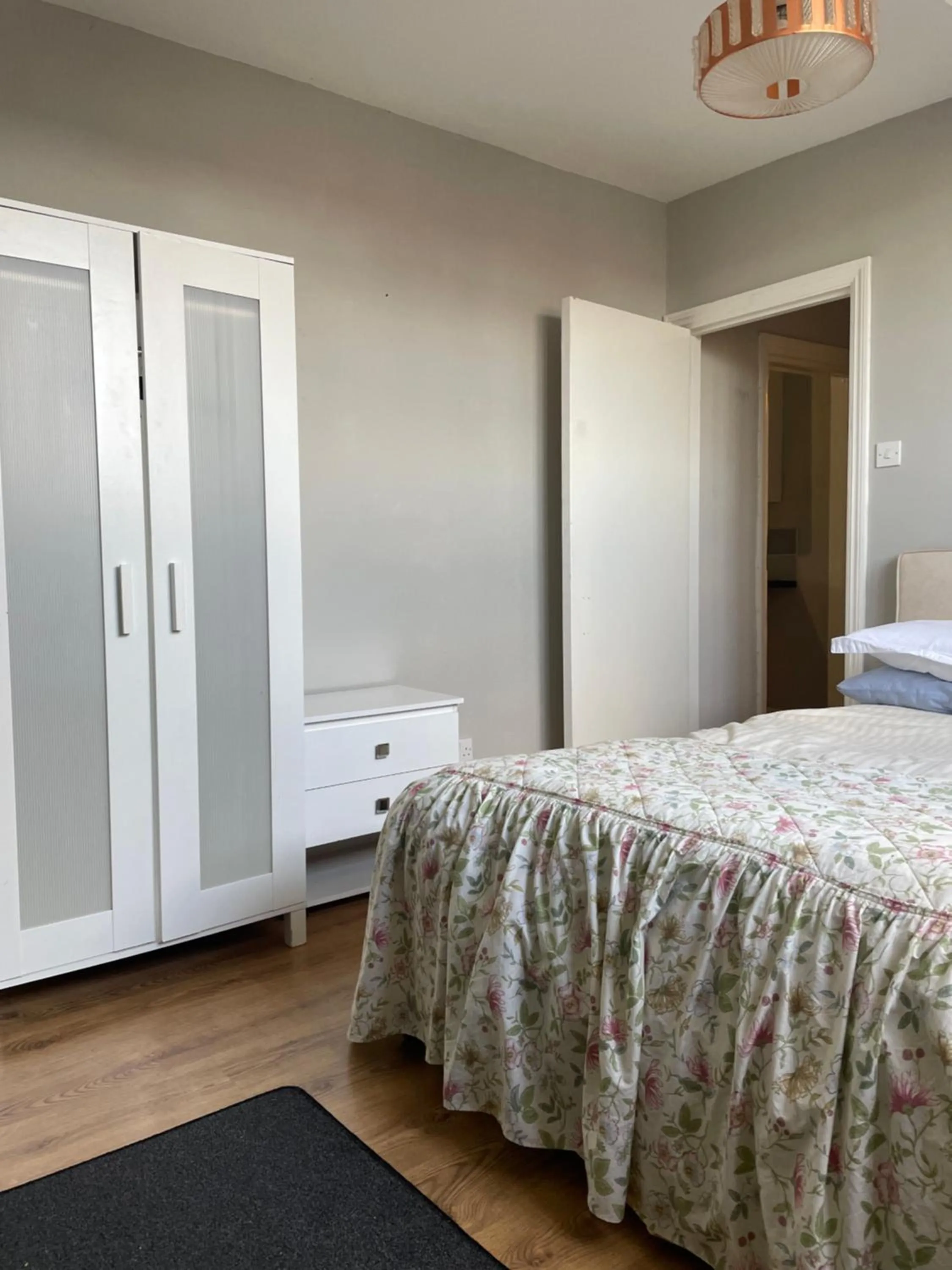 Bed in Bournville House & Cafe