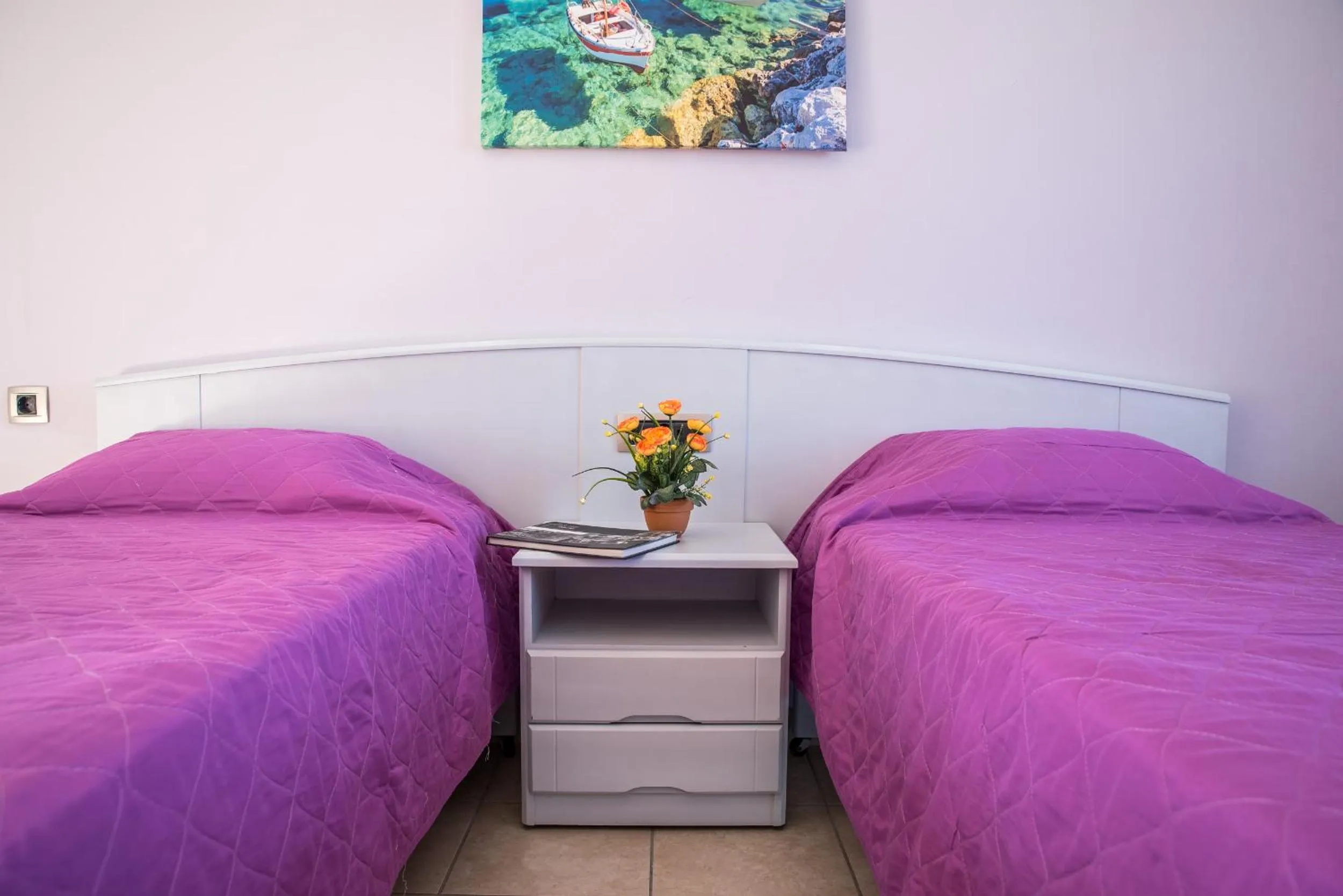 Bed in Tom & John Center