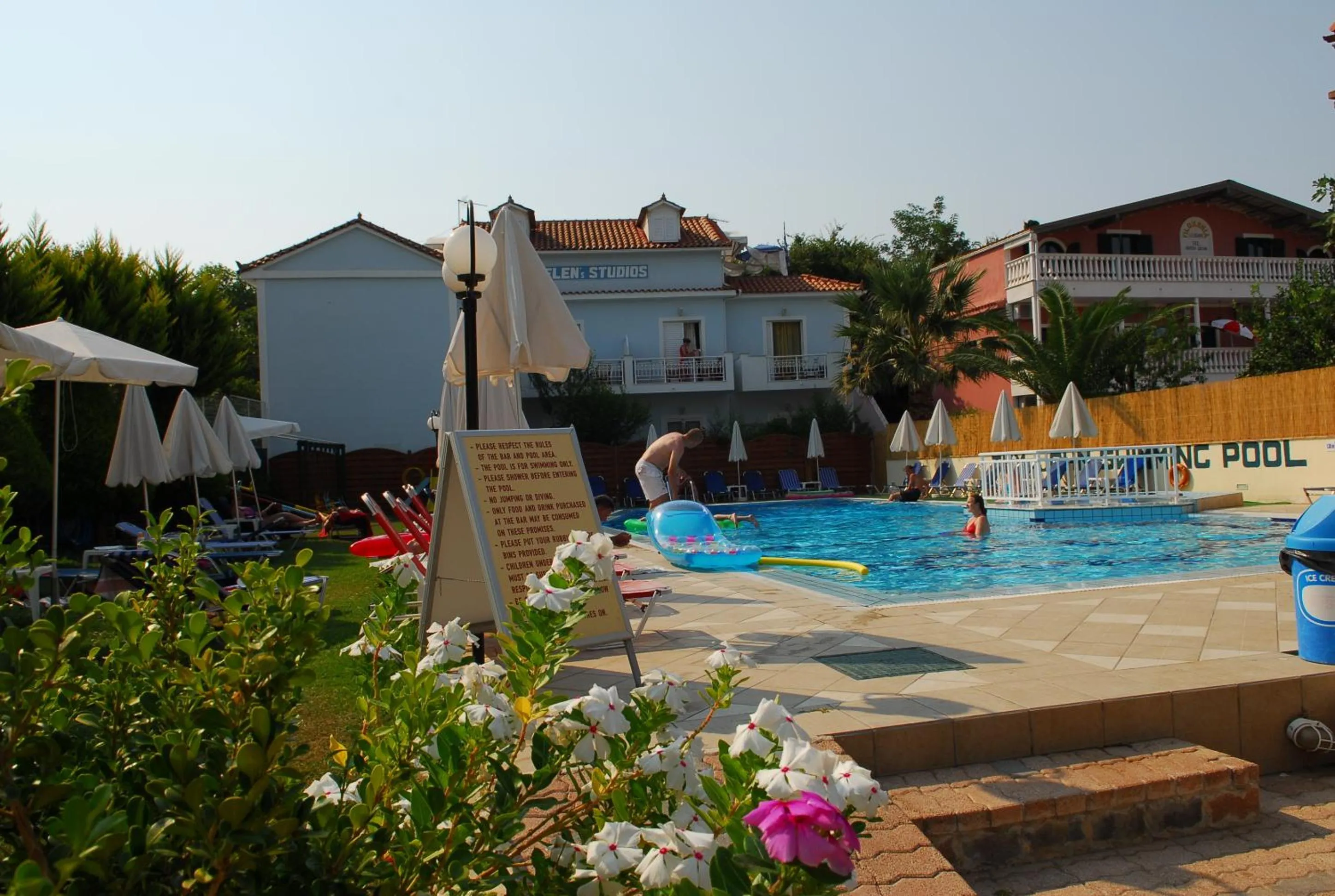 Day in Tom & John Center