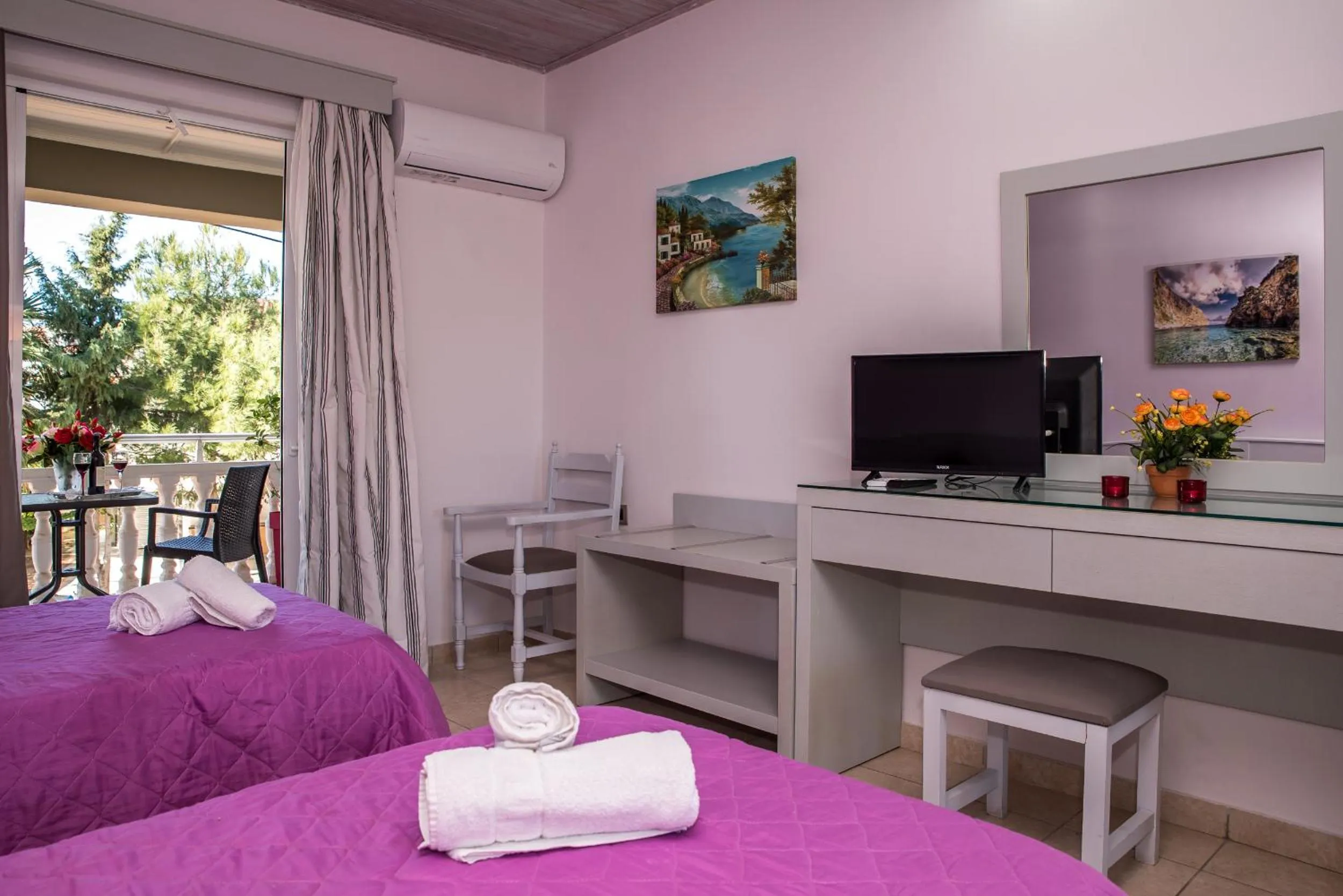 Bed in Tom & John Center