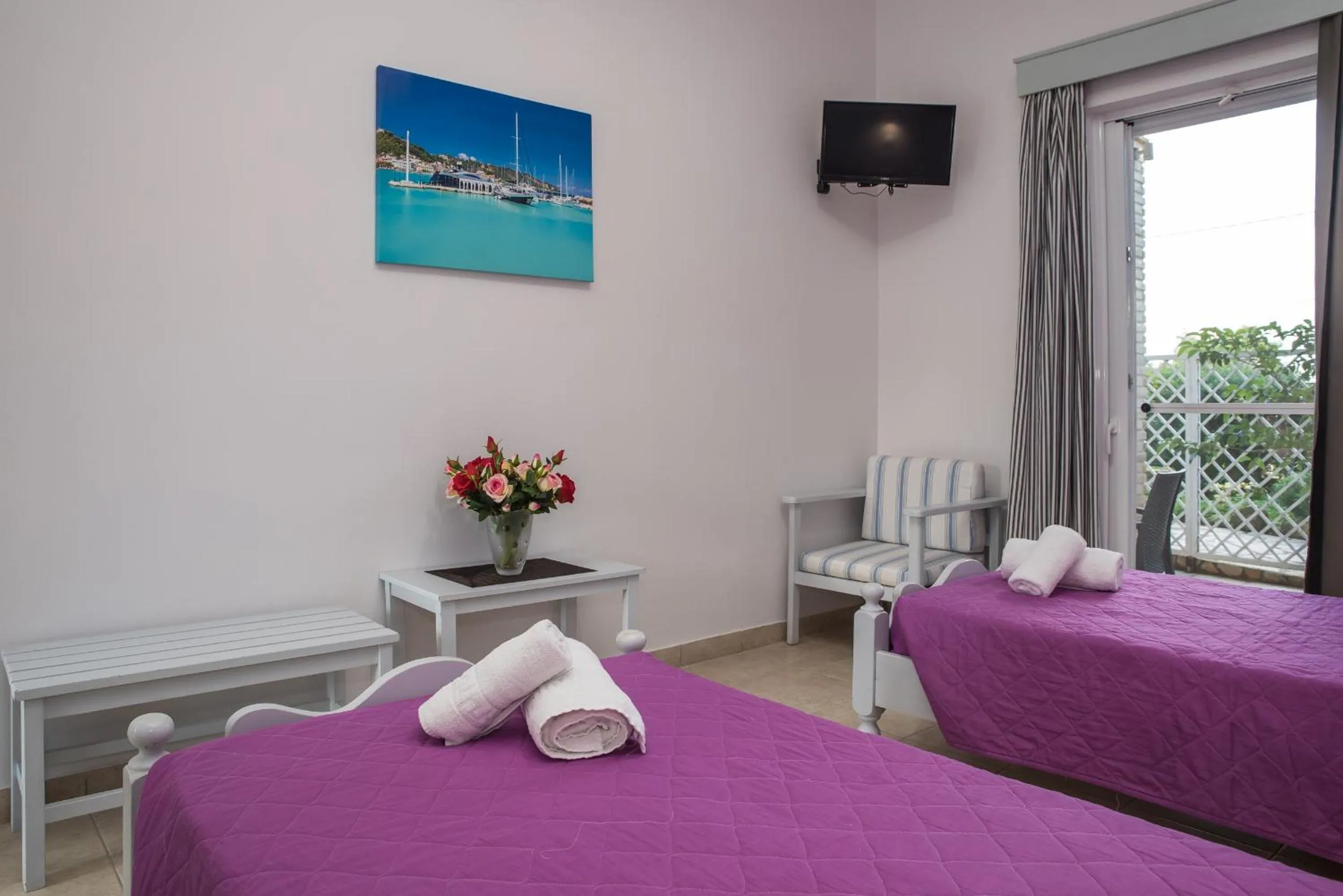 Bed in Tom & John Center