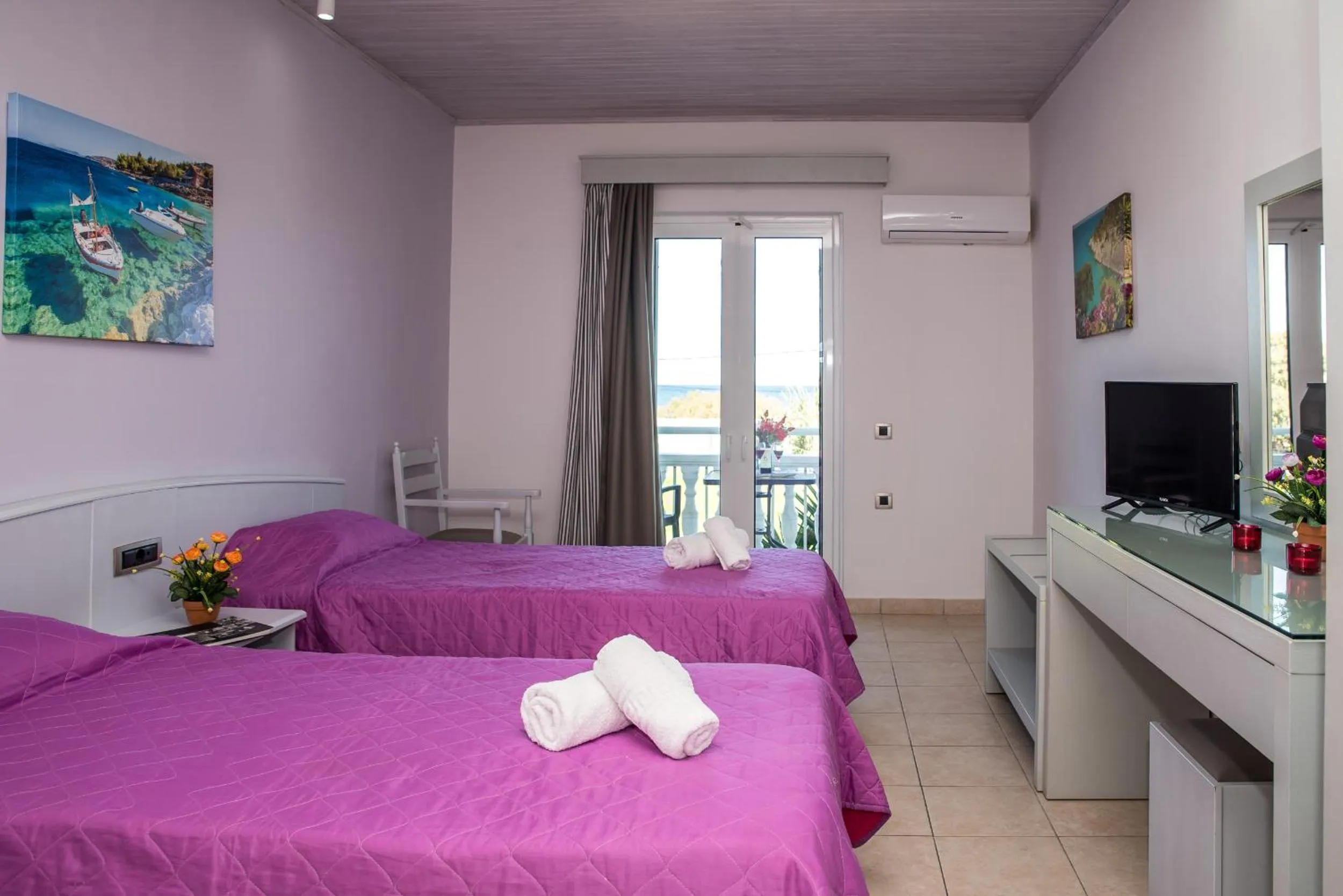 Bed in Tom & John Center