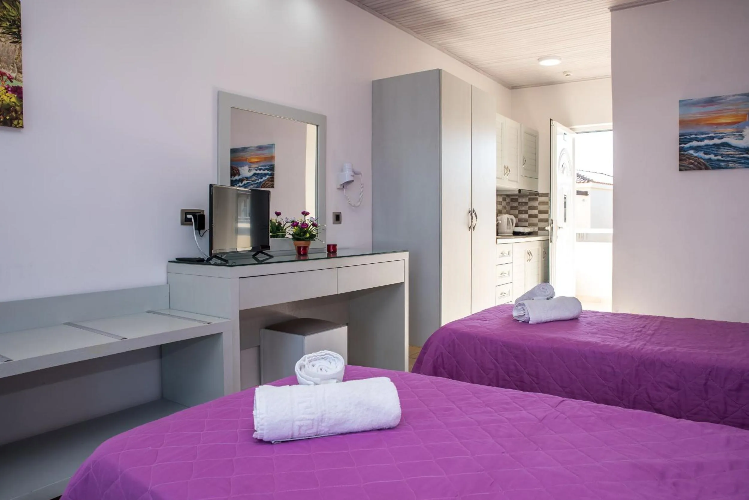 Bed in Tom & John Center