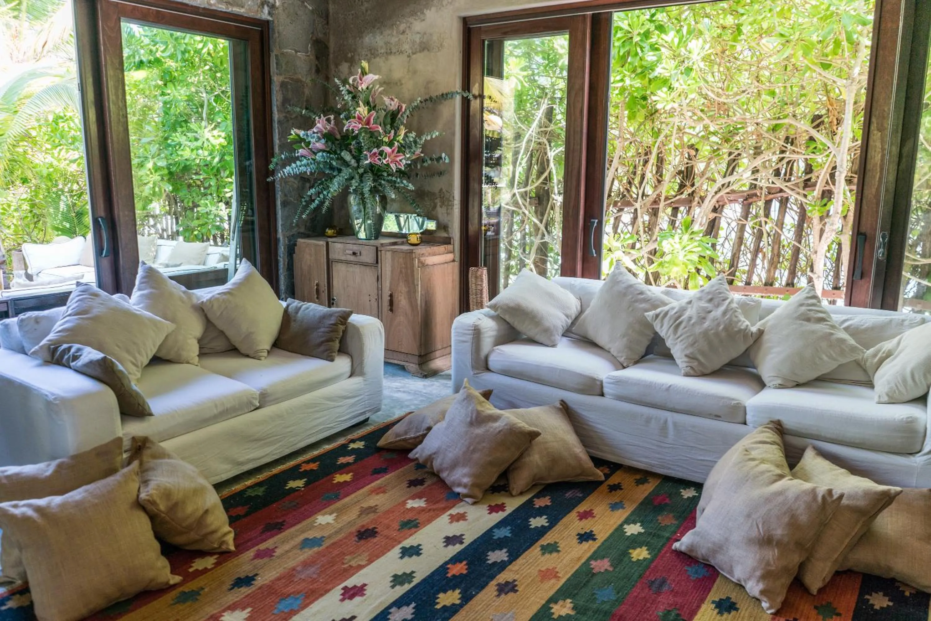 Communal lounge/ TV room in Casa Maya Kaan