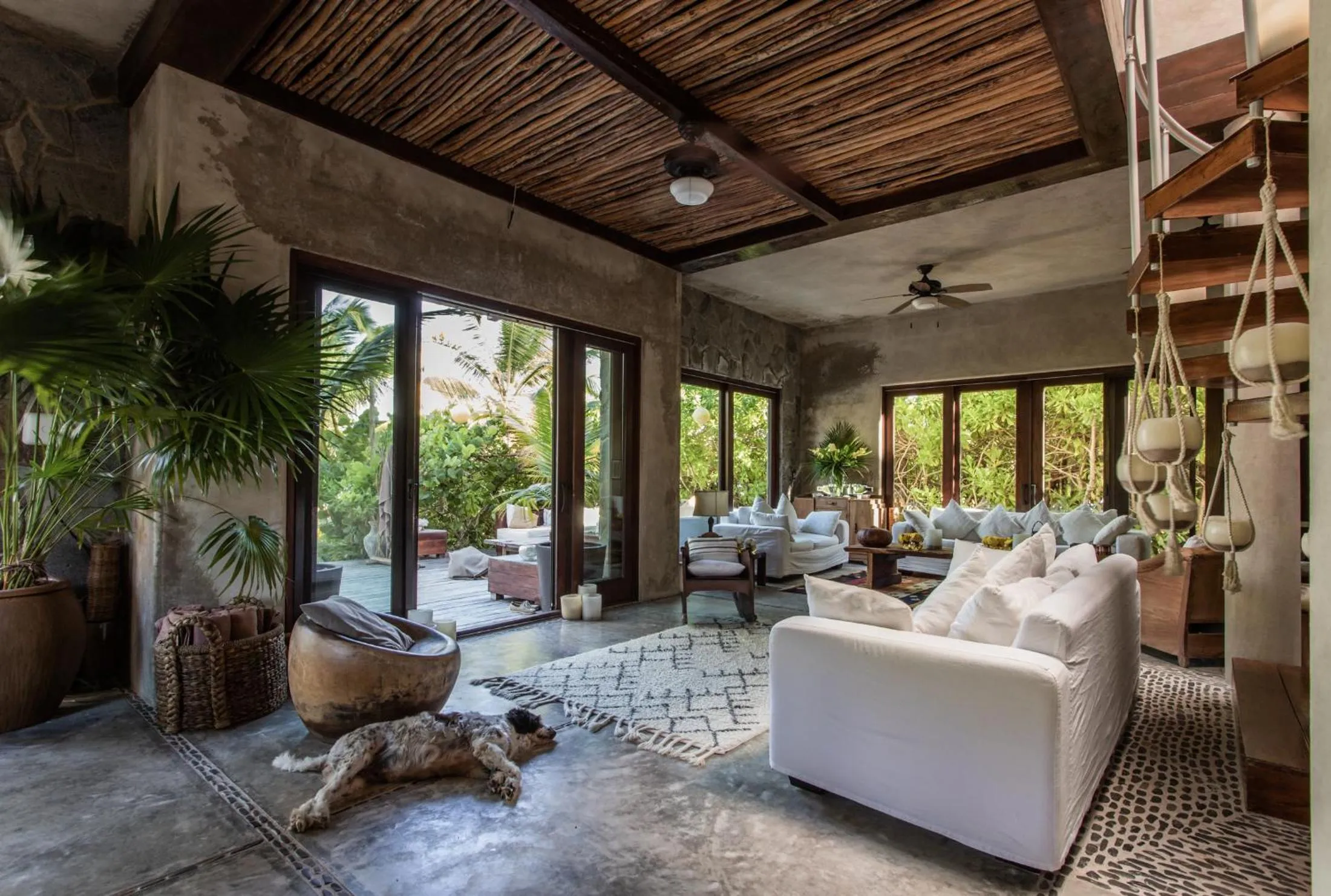 Communal lounge/ TV room in Casa Maya Kaan