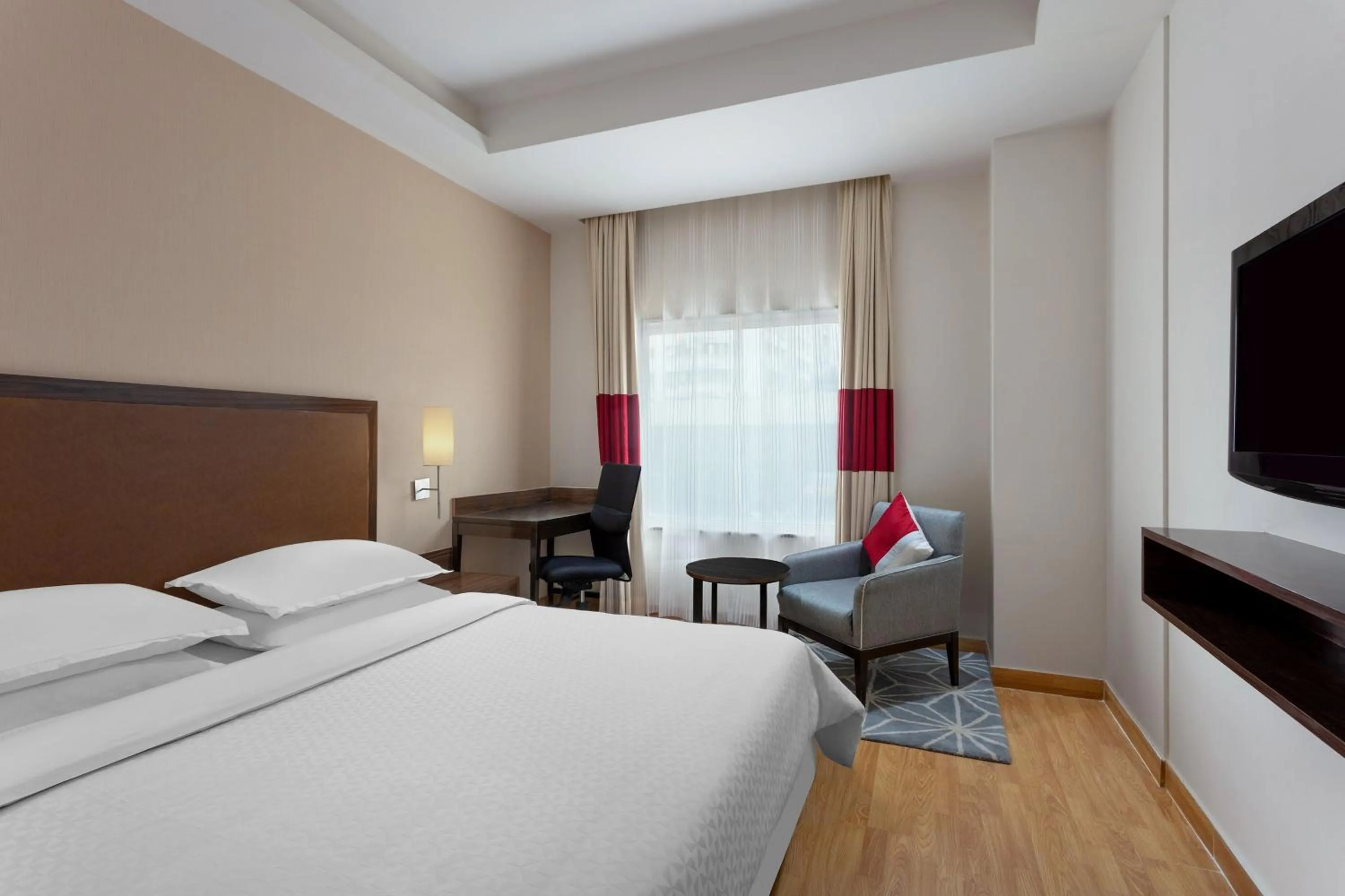 Photo of the whole room, Bed in Four Points by Sheraton Vadodara