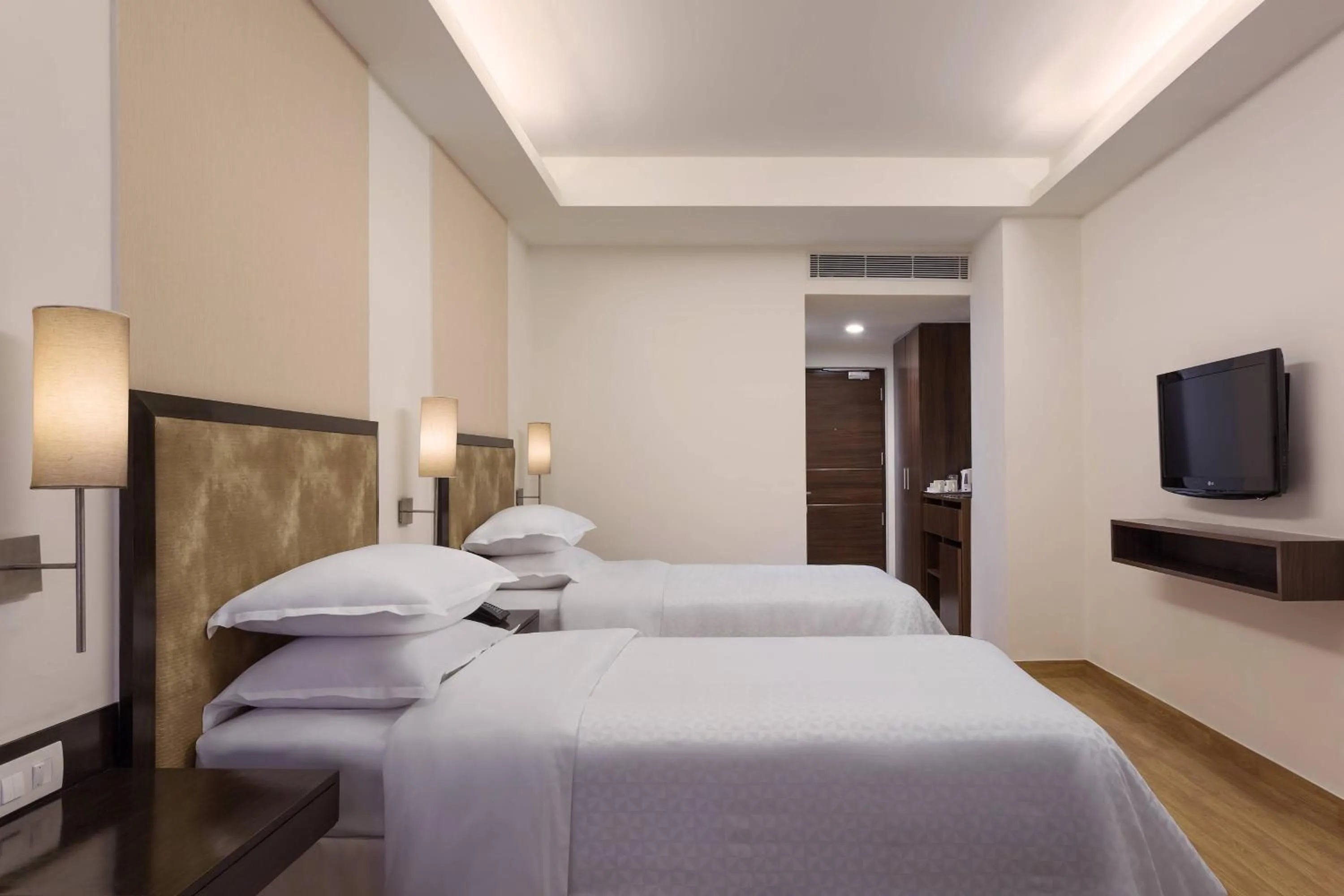 Photo of the whole room, Bed in Four Points by Sheraton Vadodara