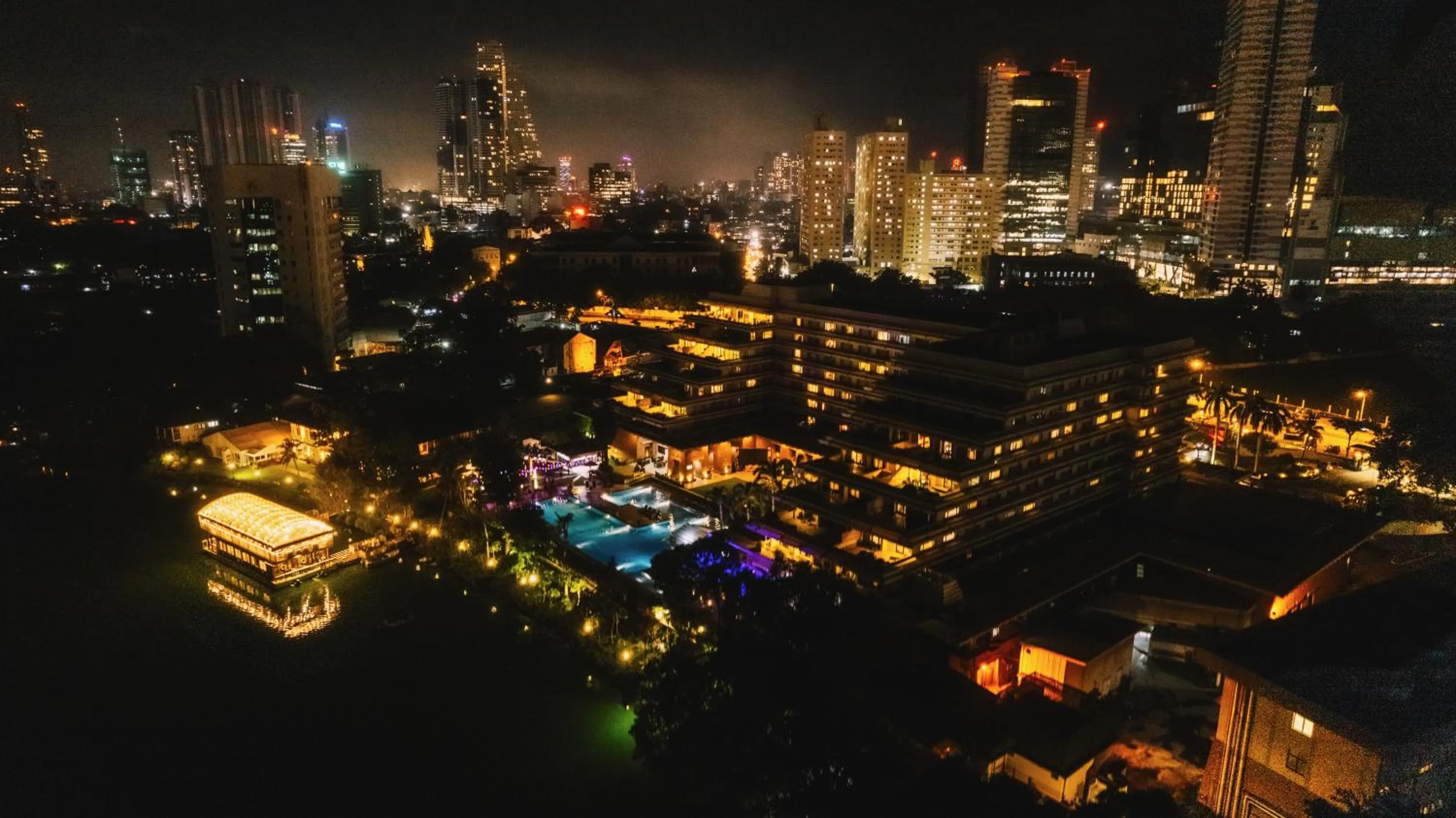 Property building in Cinnamon Lakeside