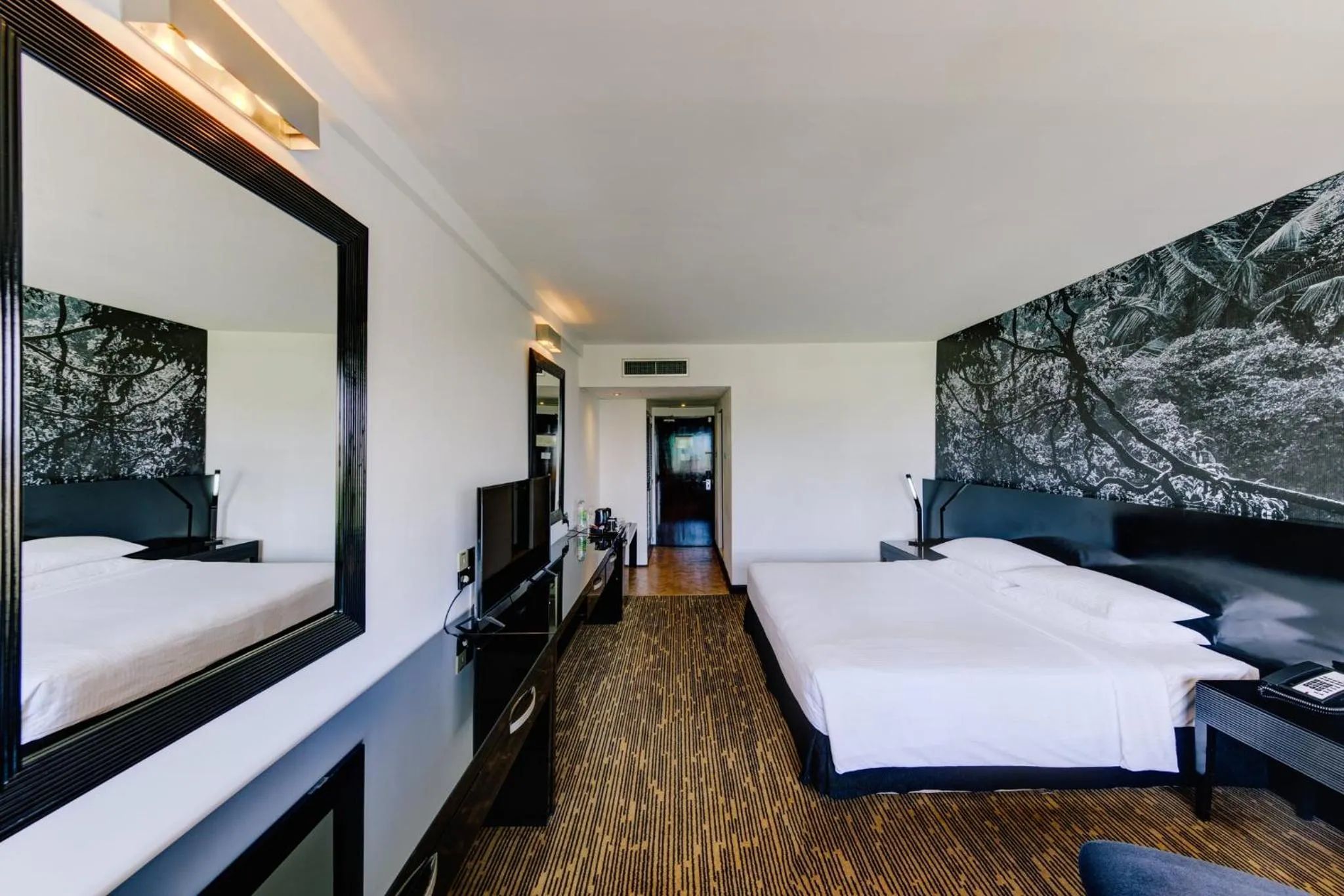 Photo of the whole room, Bed in Cinnamon Lakeside