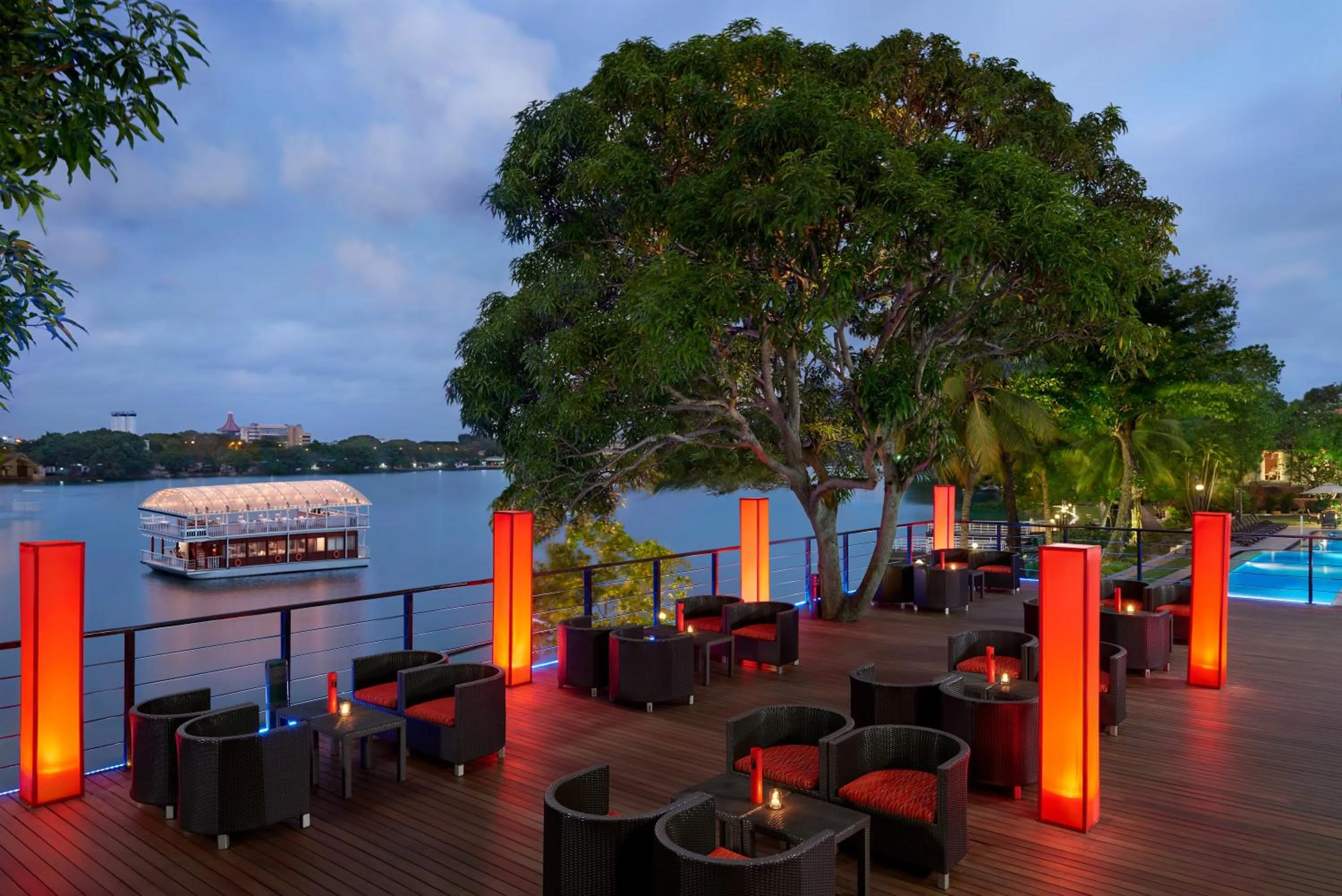 Restaurant/places to eat in Cinnamon Lakeside