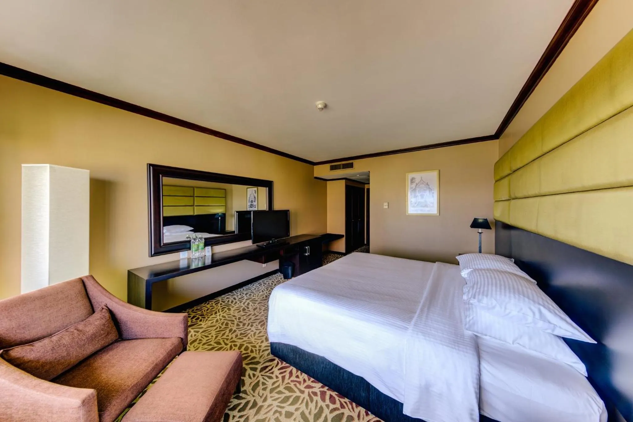 Photo of the whole room, Bed in Cinnamon Lakeside