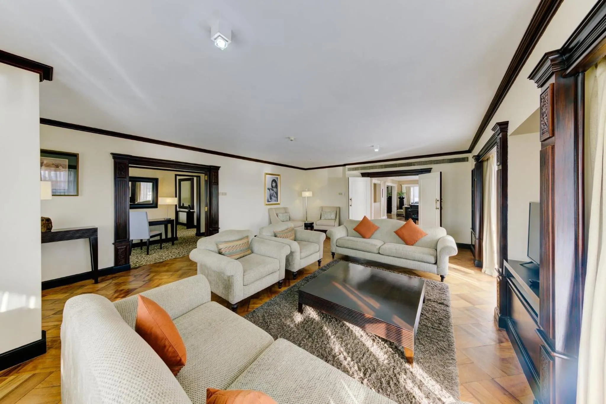 Photo of the whole room in Cinnamon Lakeside