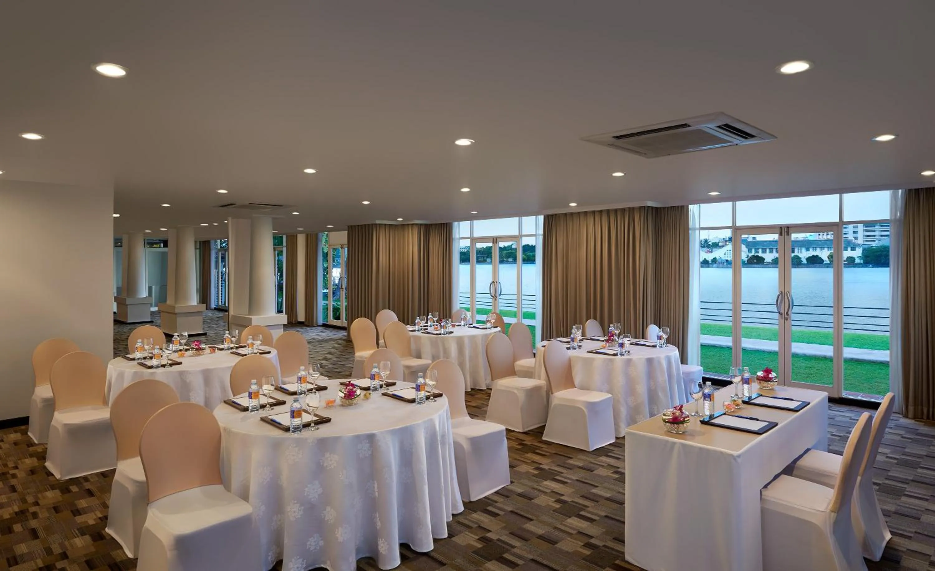 Banquet/Function facilities in Cinnamon Lakeside