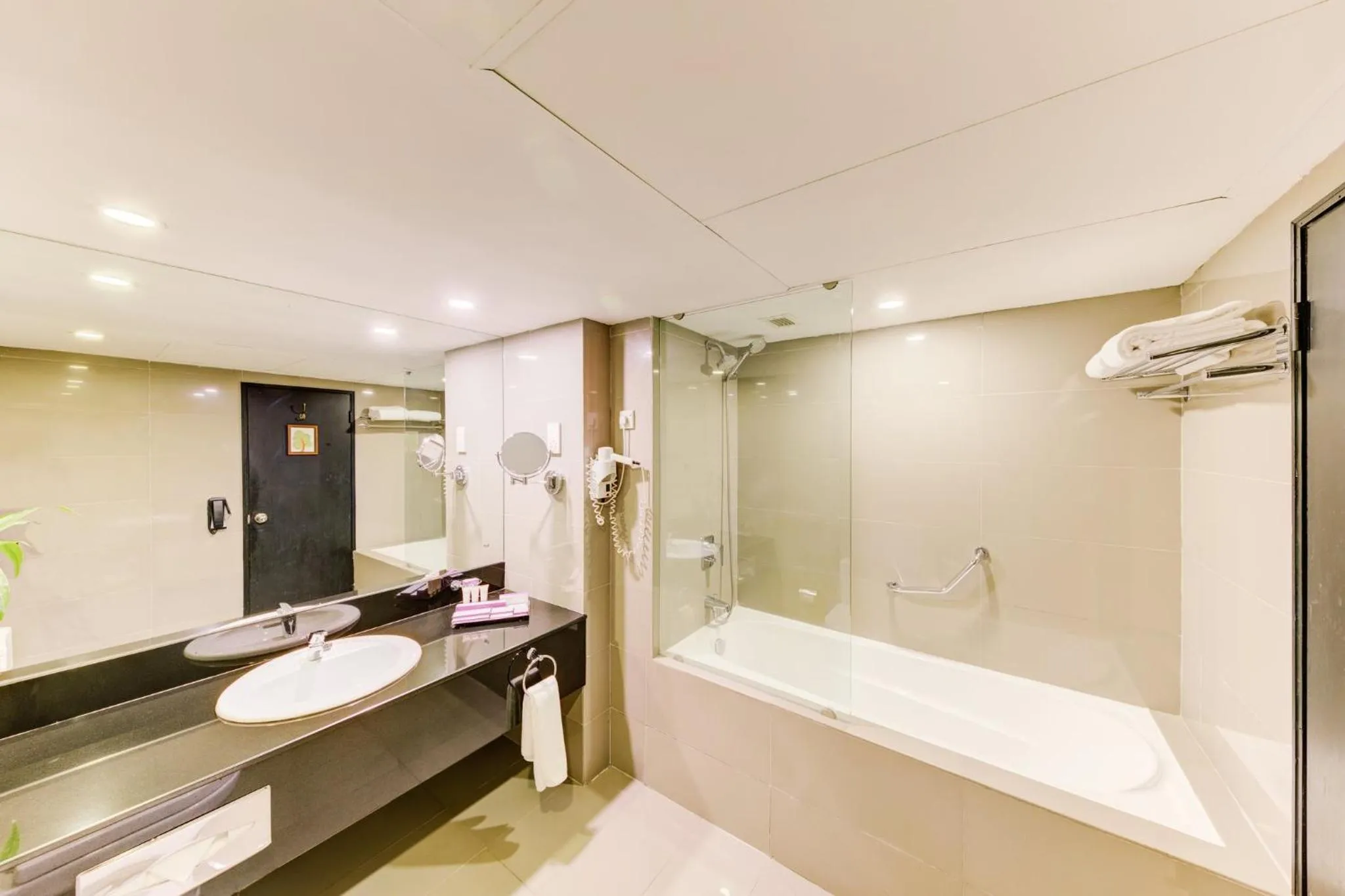 Bathroom in Cinnamon Lakeside