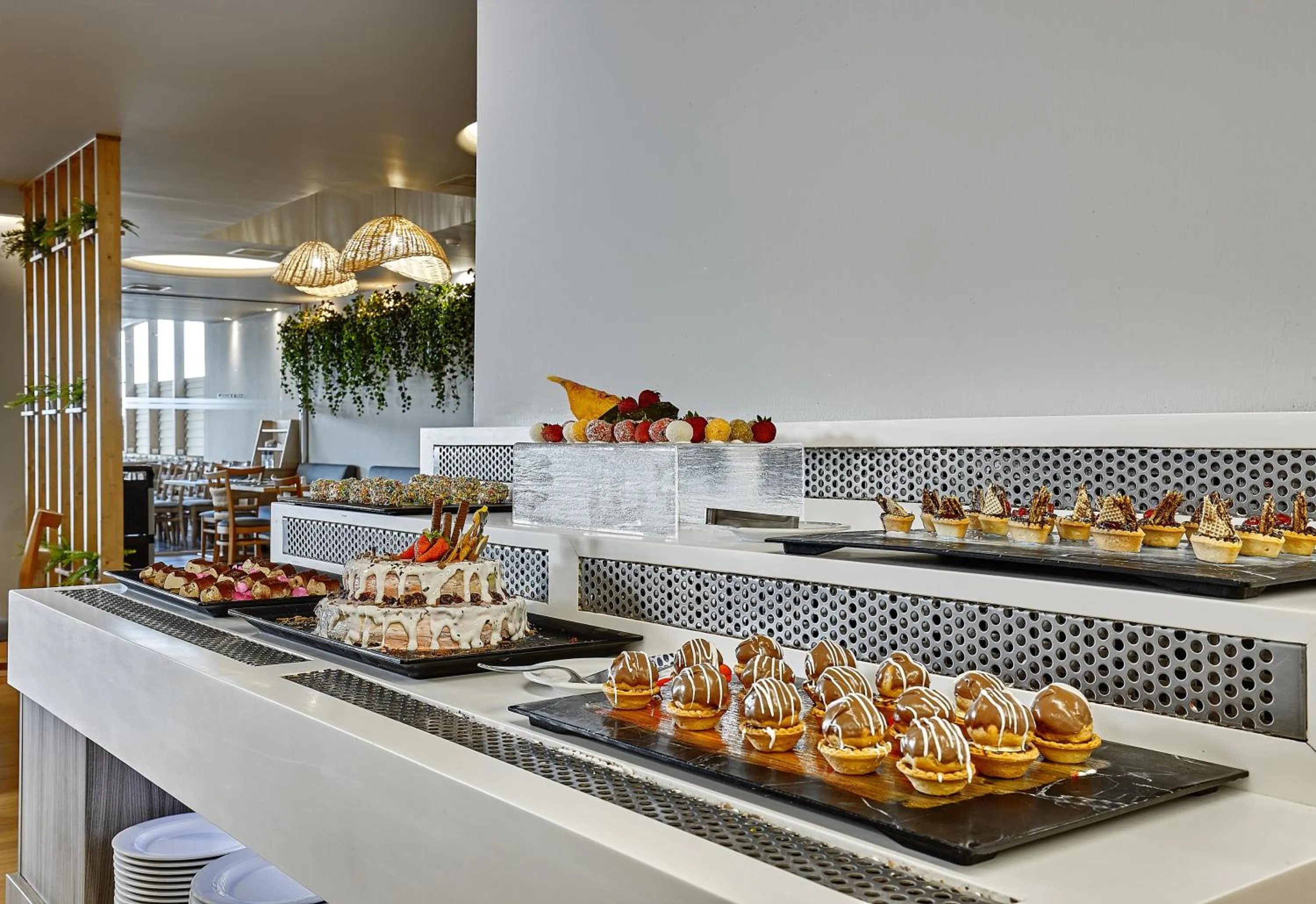 Restaurant/places to eat in Blue Marine Resort and Spa Hotel