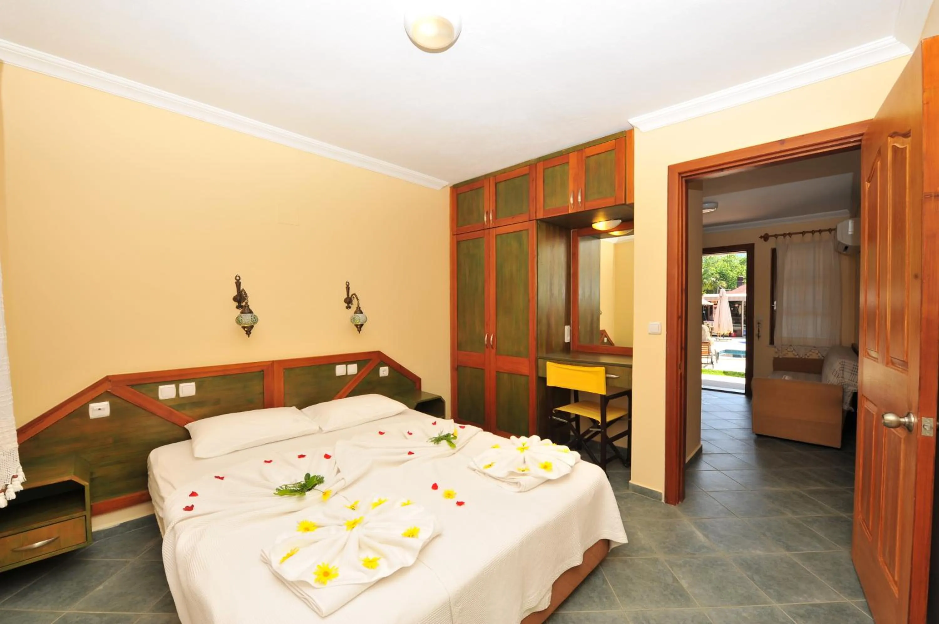 Photo of the whole room, Bed in Grenadine Lodge