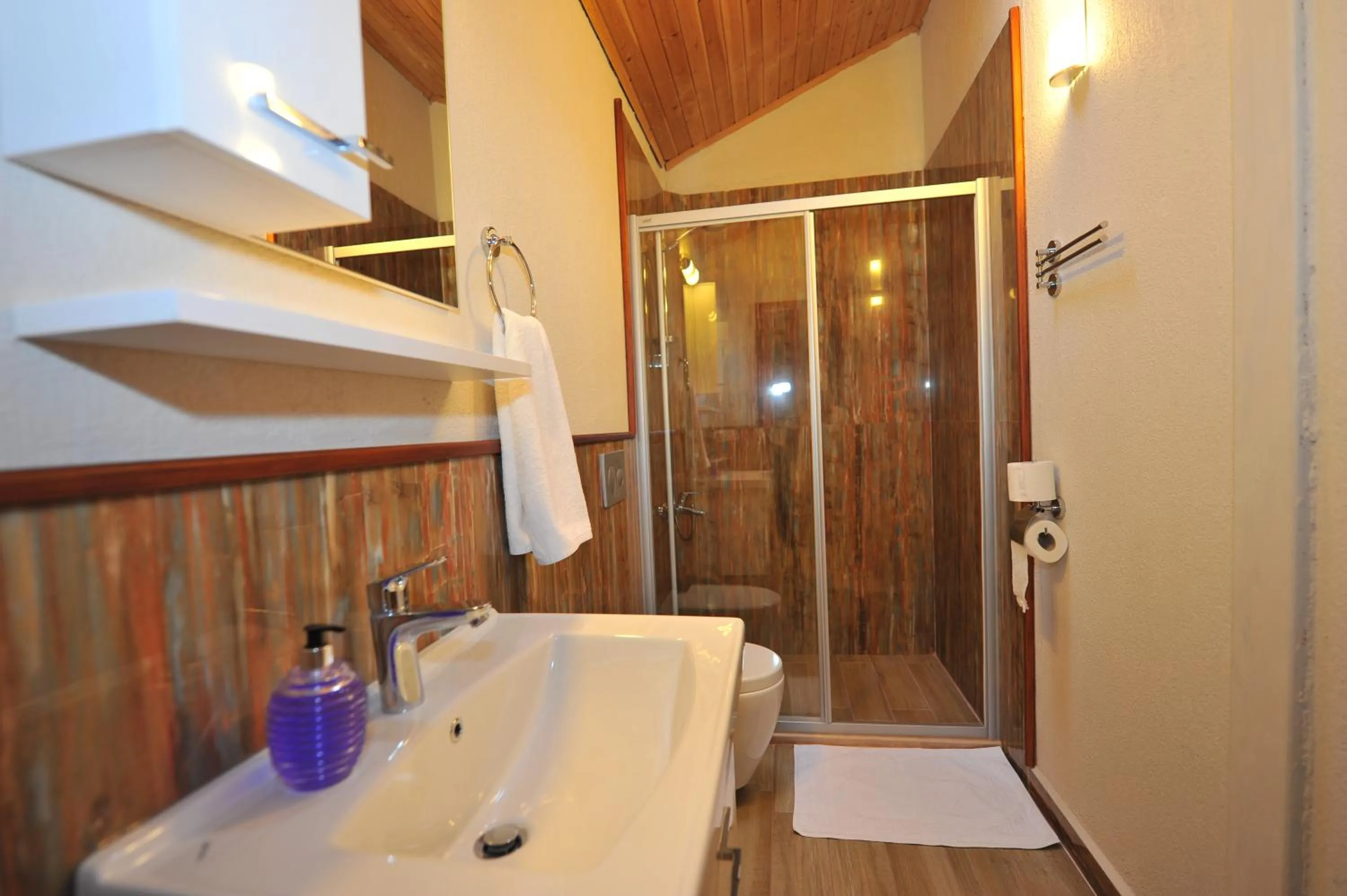 Bathroom in Grenadine Lodge