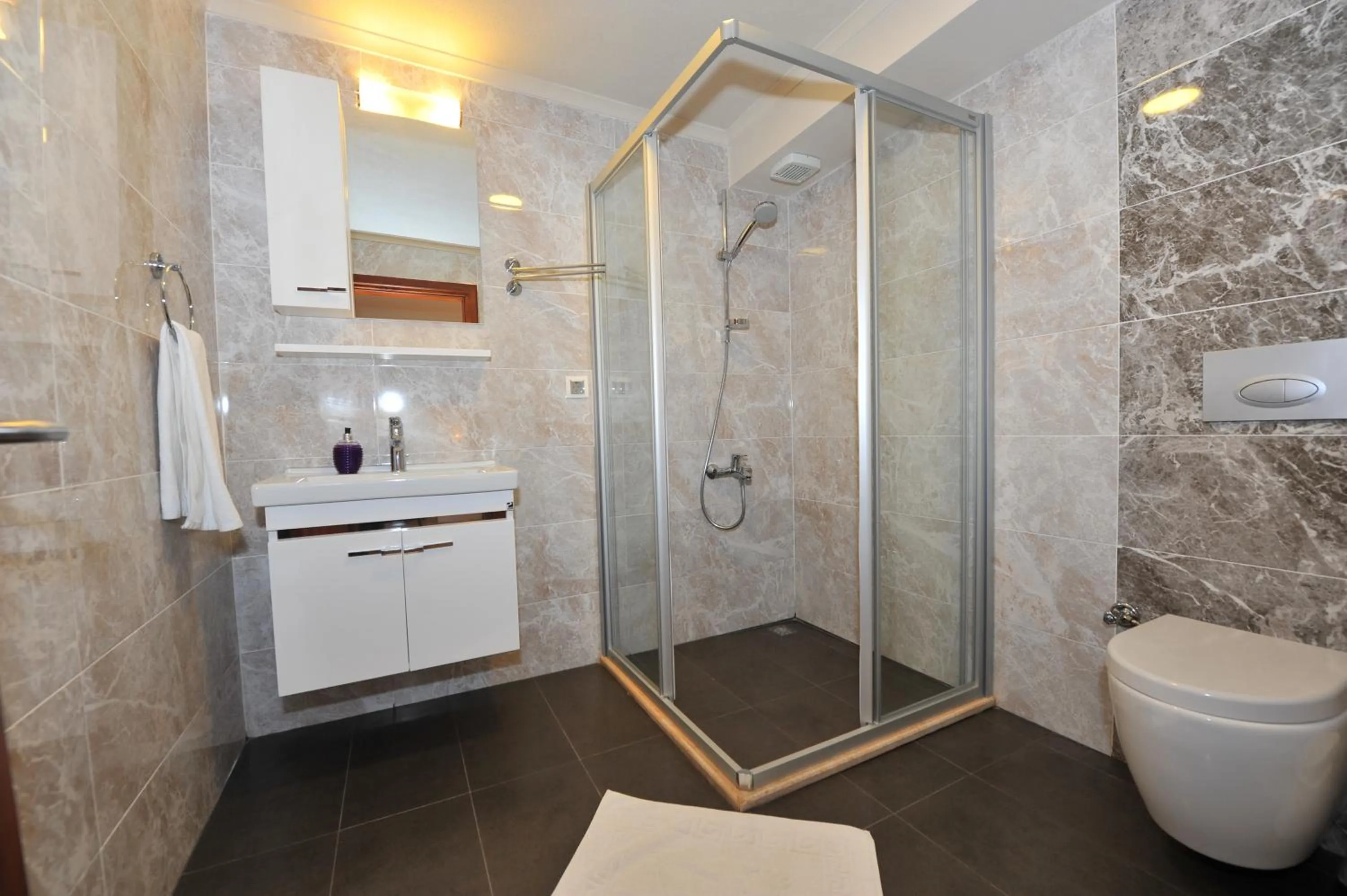 Bathroom in Grenadine Lodge