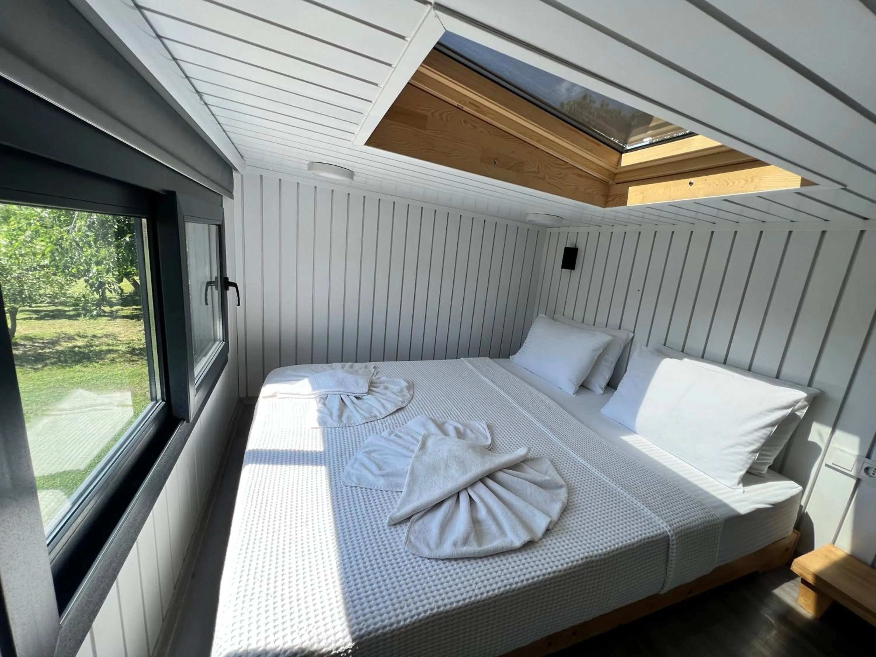 Bedroom, Bed in Grenadine Lodge