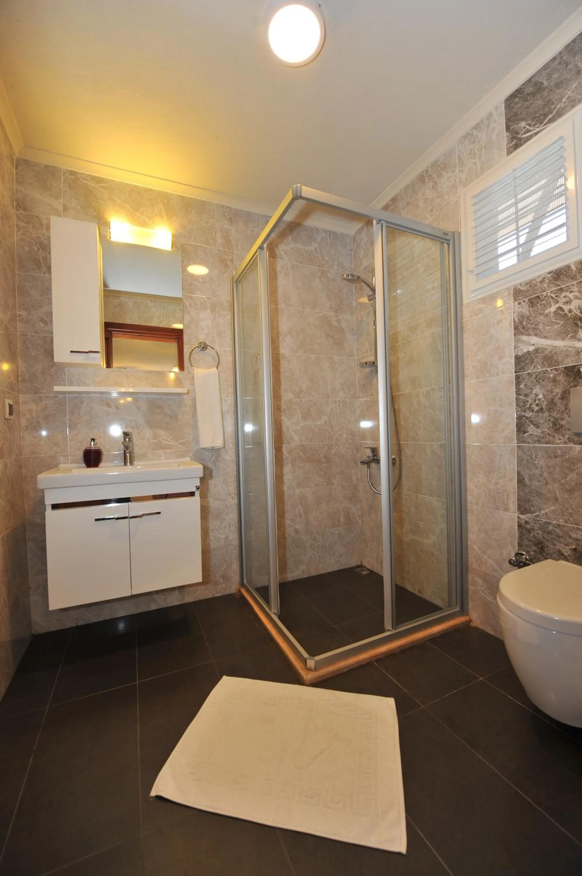 Bathroom in Grenadine Lodge