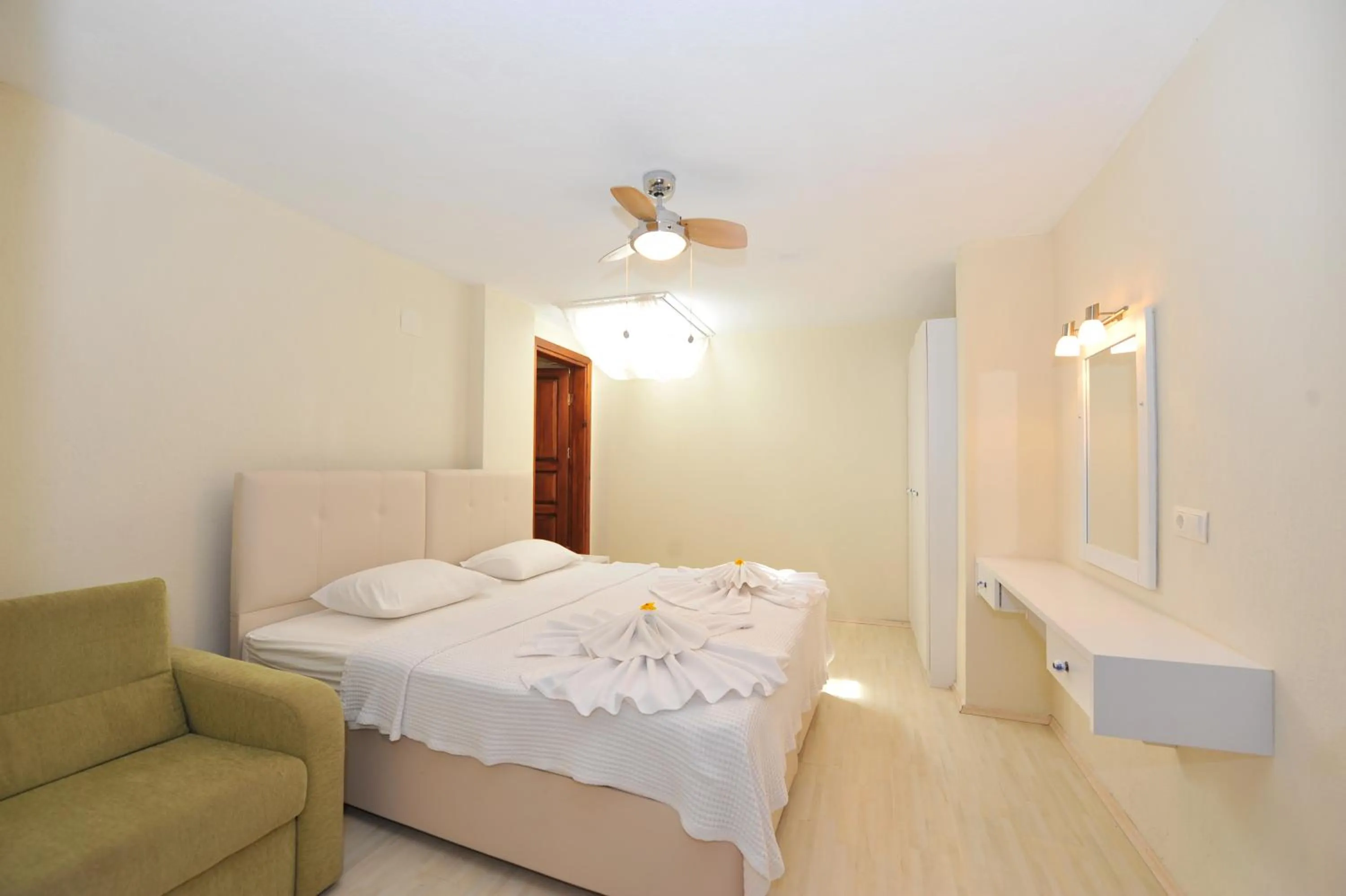 Bedroom, Bed in Grenadine Lodge