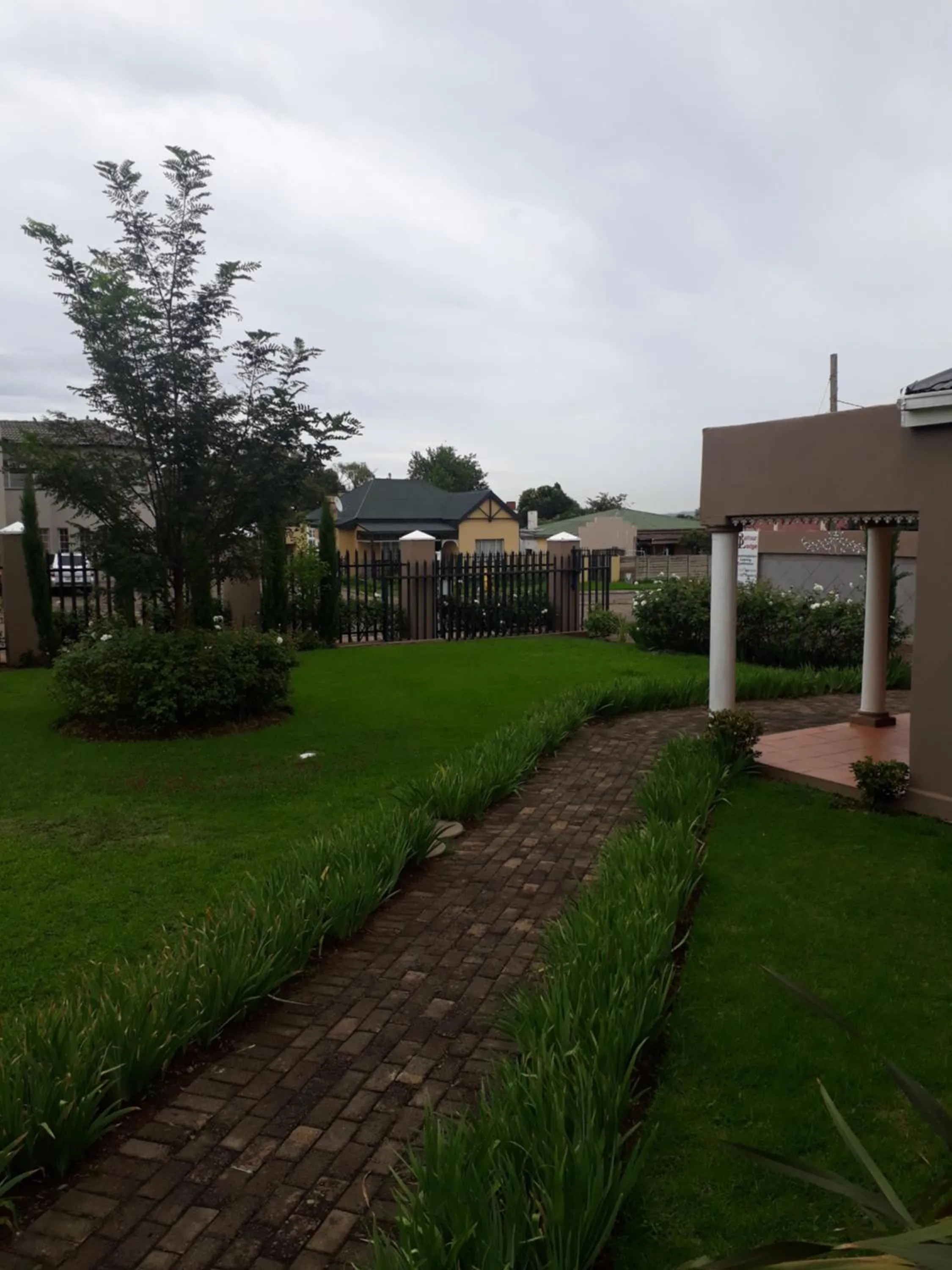 Garden view in Balfour Lodge