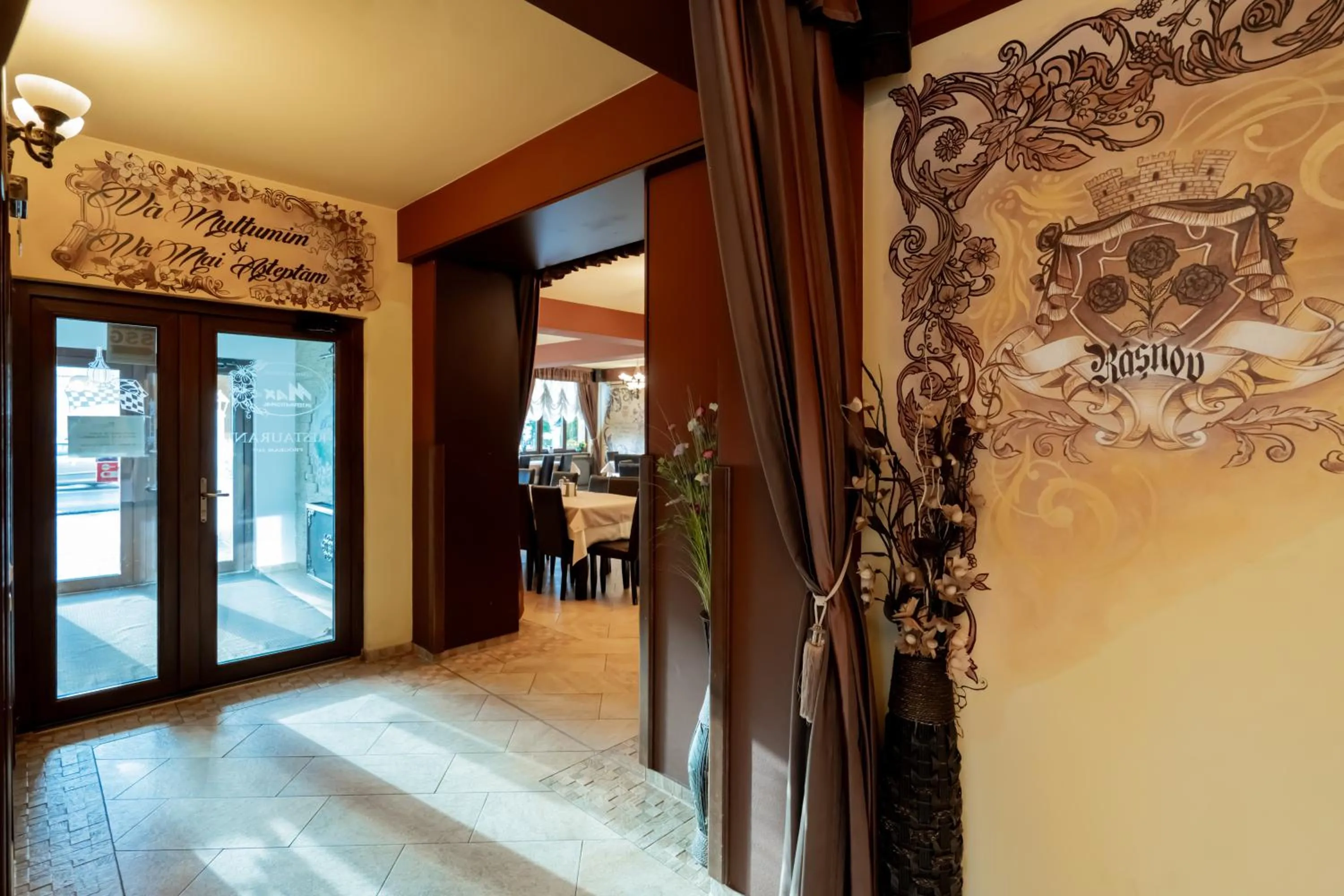 Restaurant/places to eat in Complex Turistic Max International