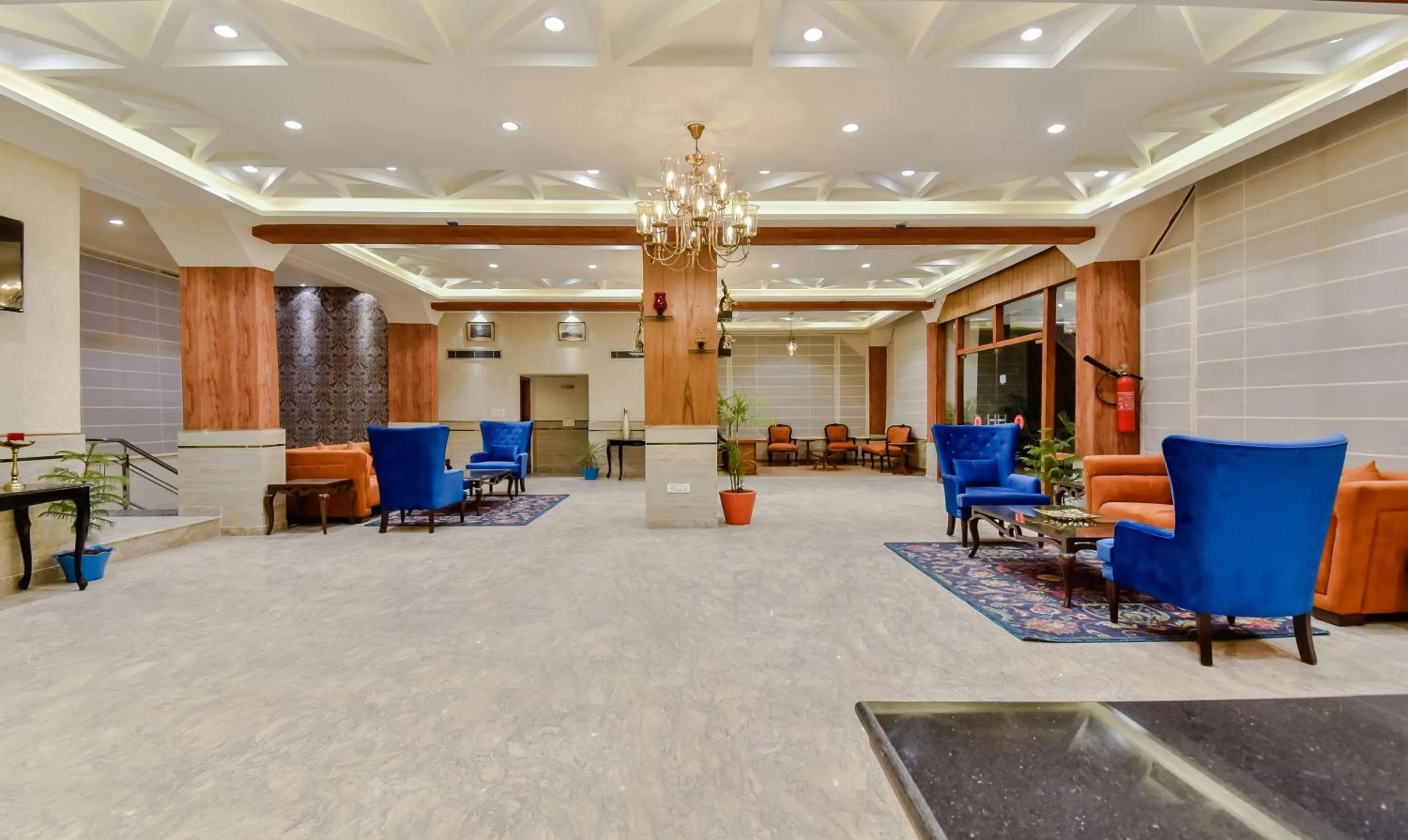 Lobby or reception in Hotel Snowcrests Manor