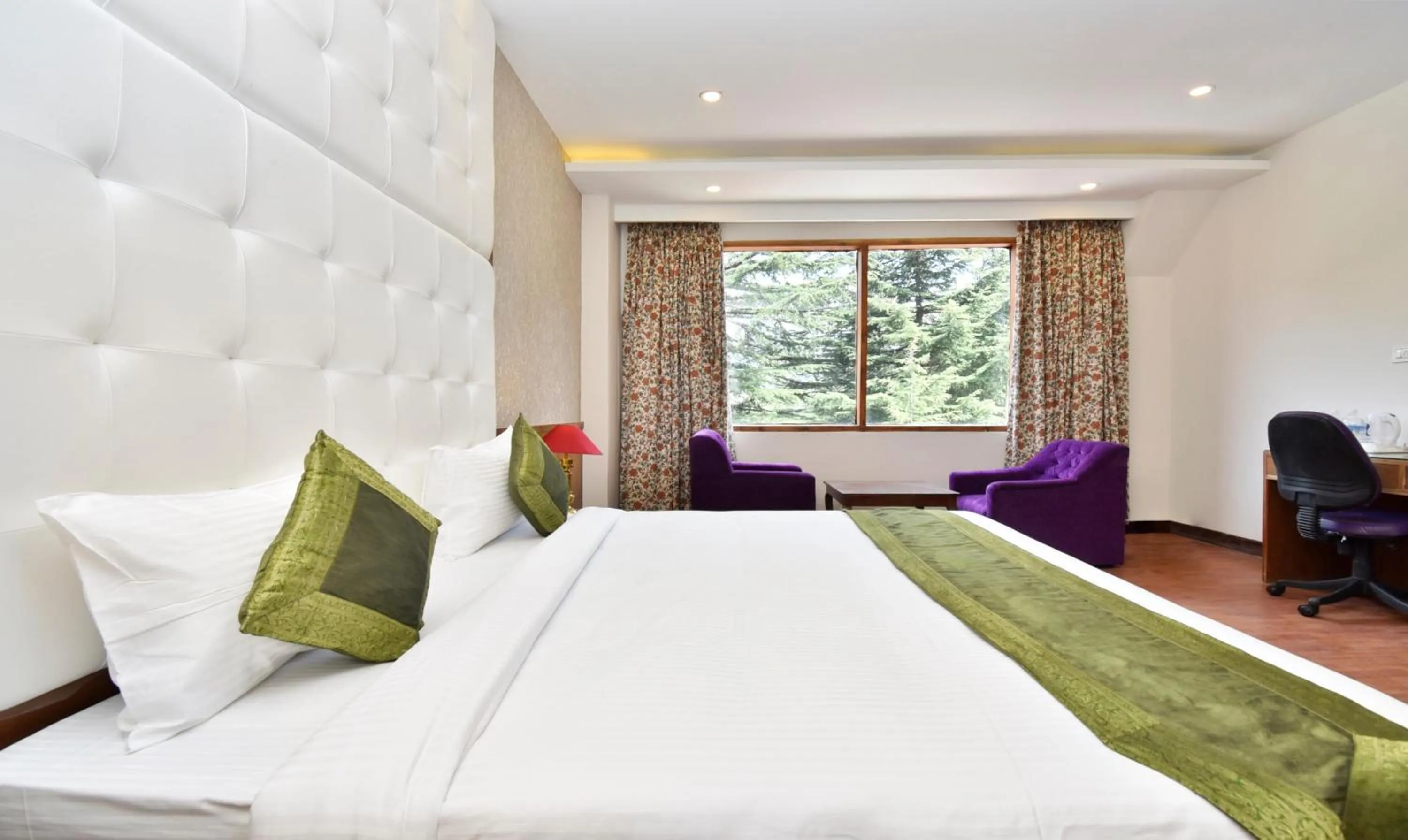 Photo of the whole room, Bed in Hotel Snowcrests Manor