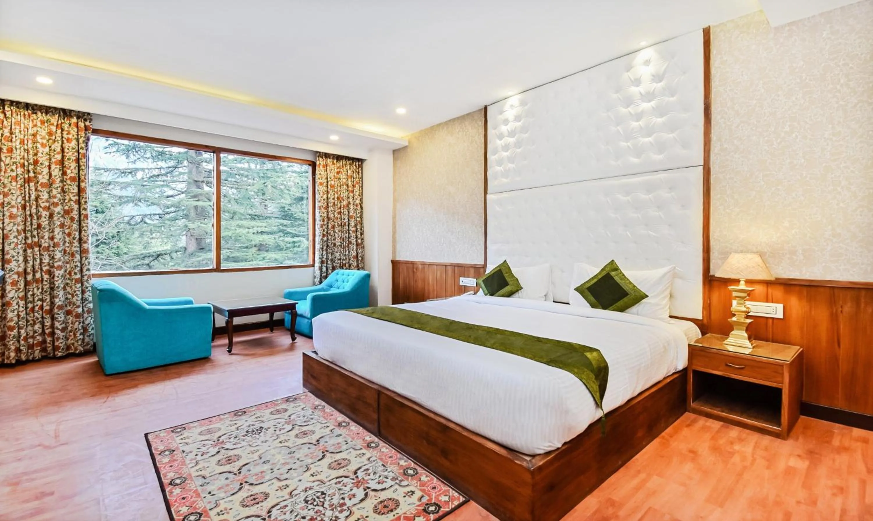 Photo of the whole room, Bed in Hotel Snowcrests Manor