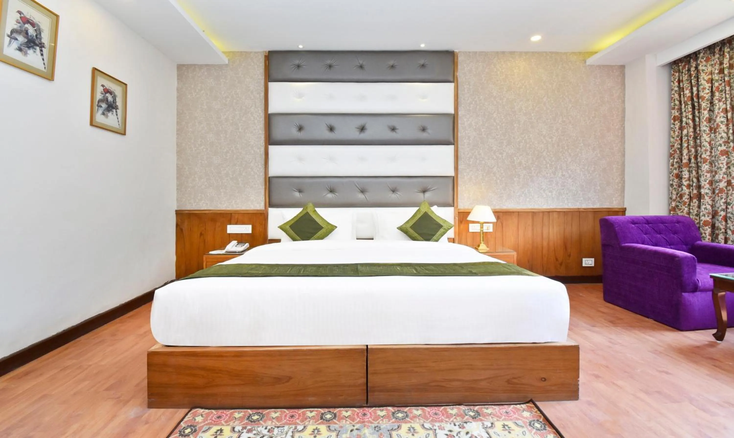 Photo of the whole room, Bed in Hotel Snowcrests Manor