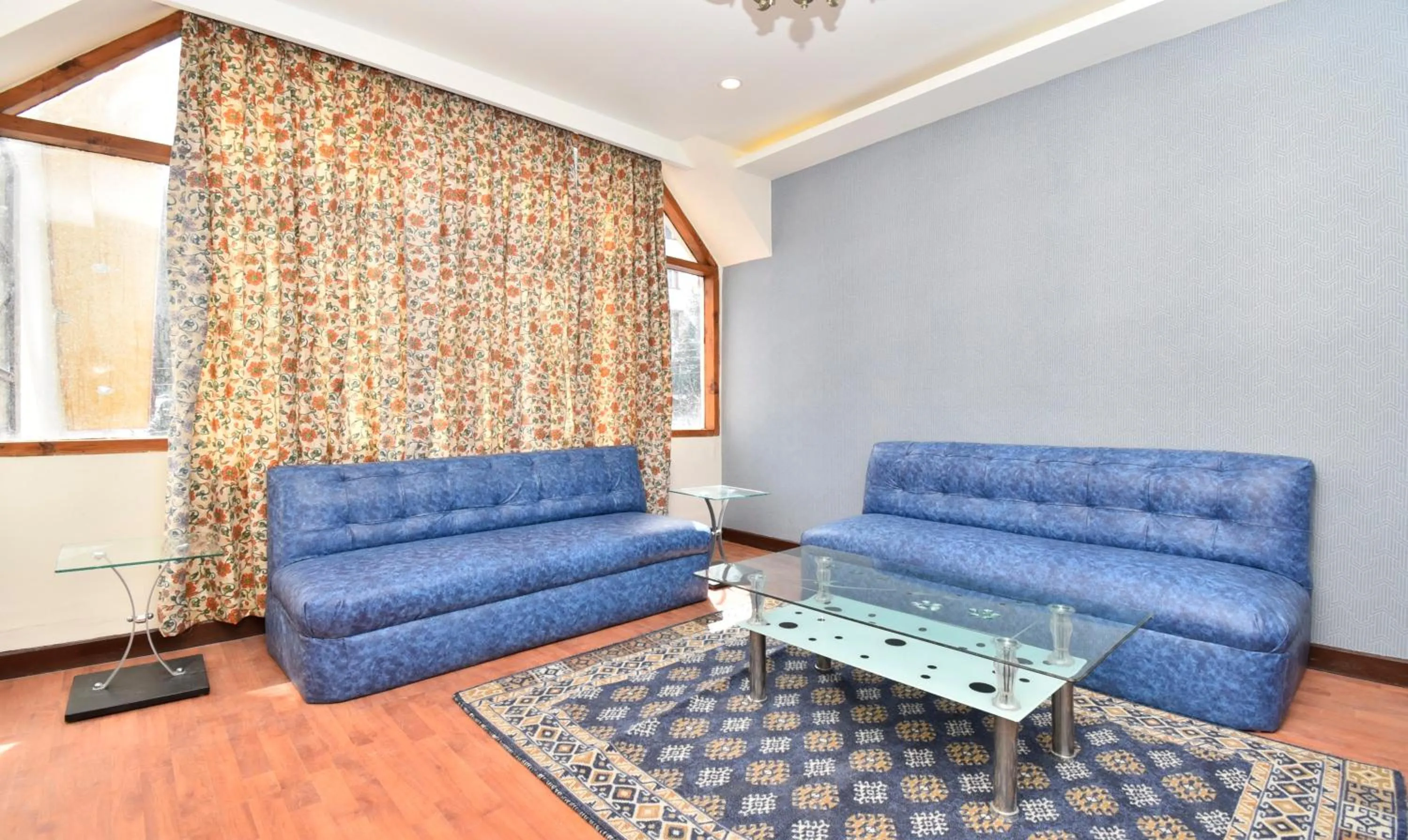 Living room in Hotel Snowcrests Manor