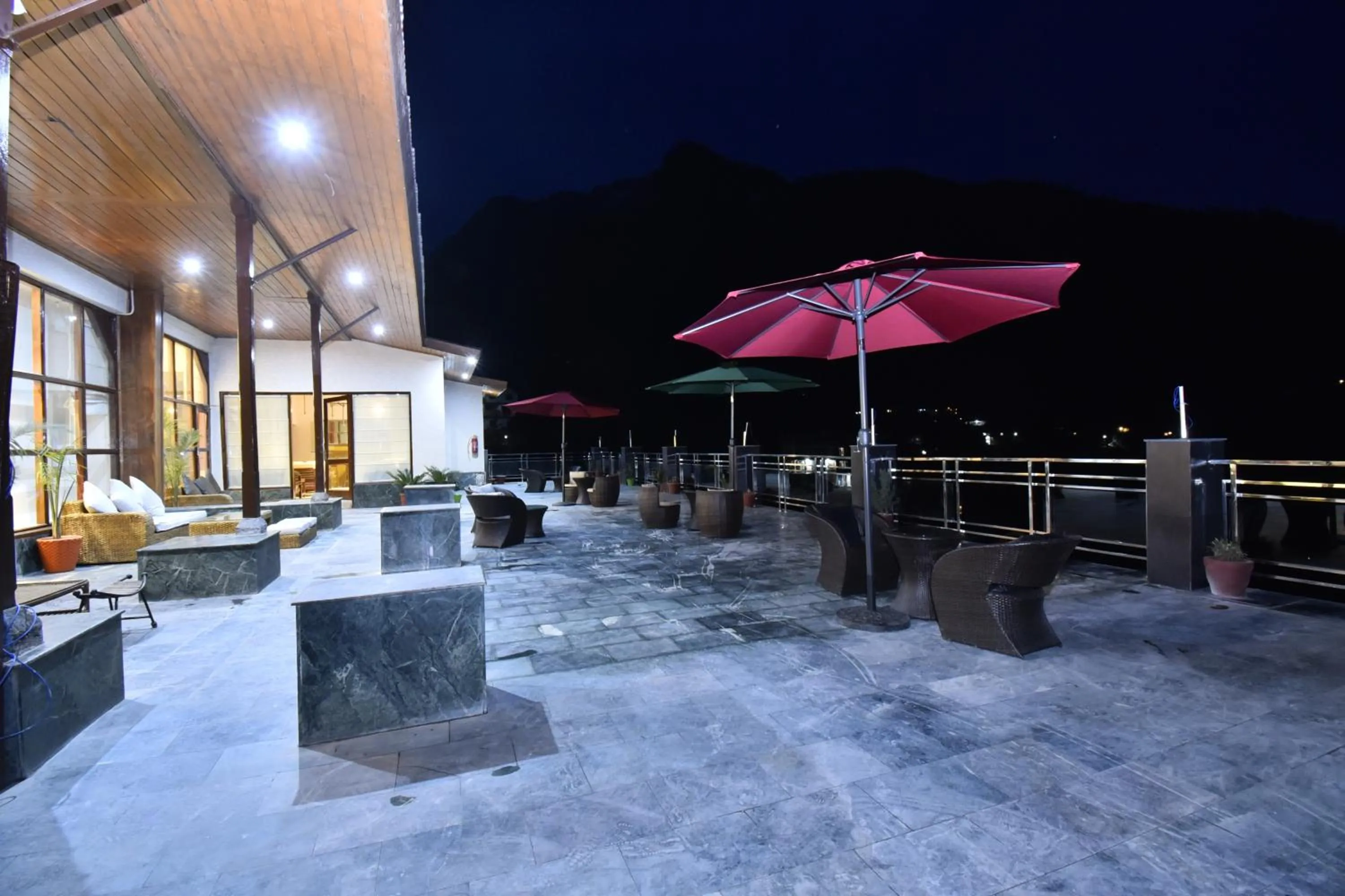 Patio in Hotel Snowcrests Manor