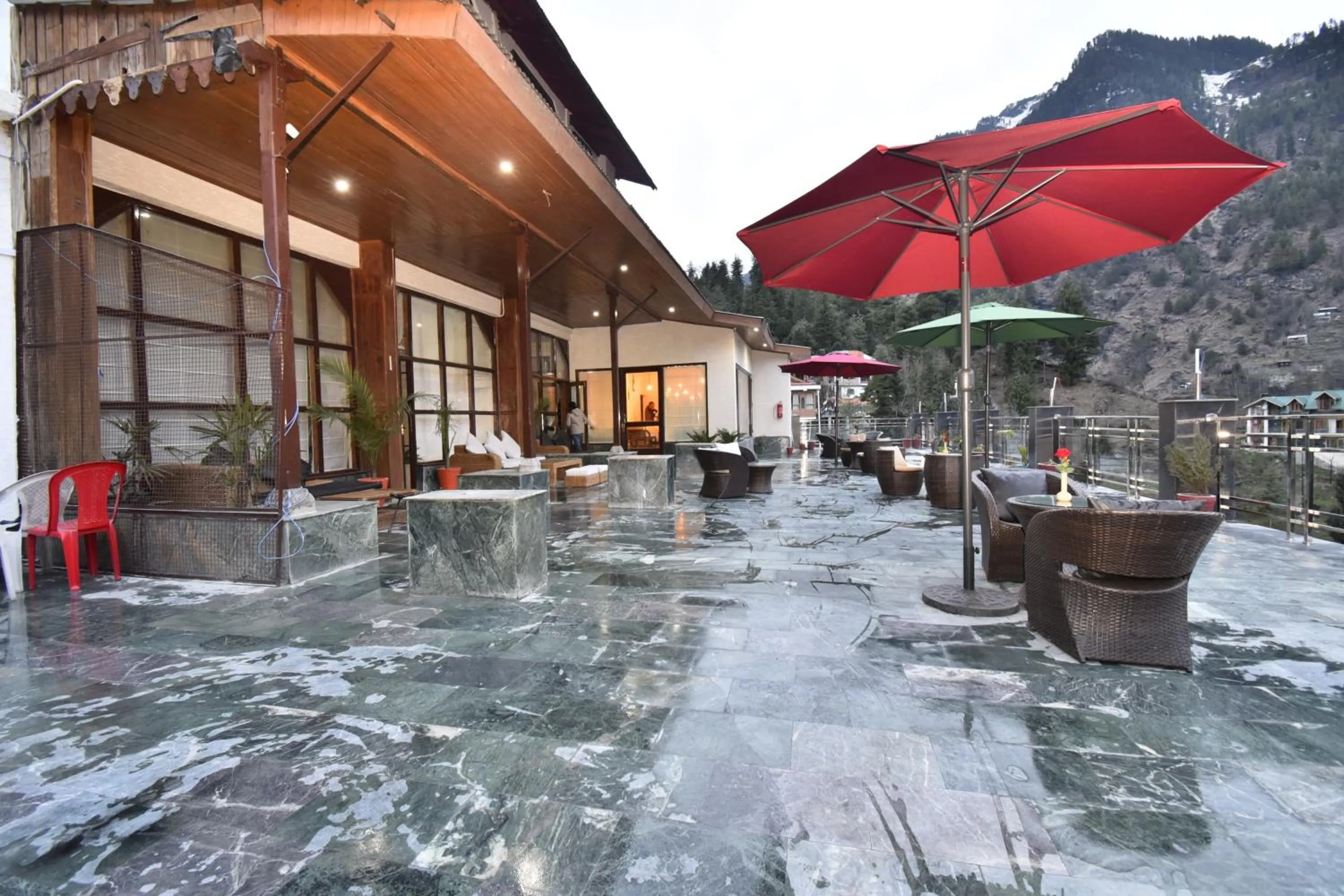 Balcony/Terrace in Hotel Snowcrests Manor