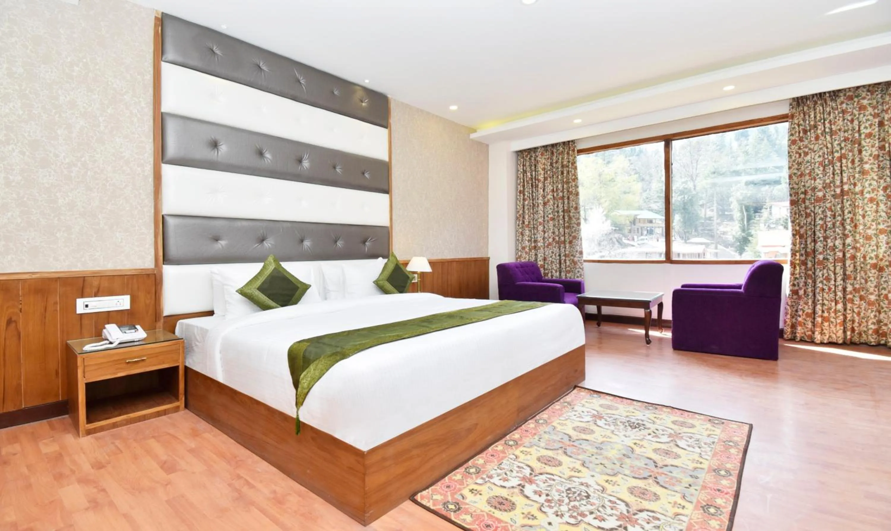 Photo of the whole room, Bed in Hotel Snowcrests Manor