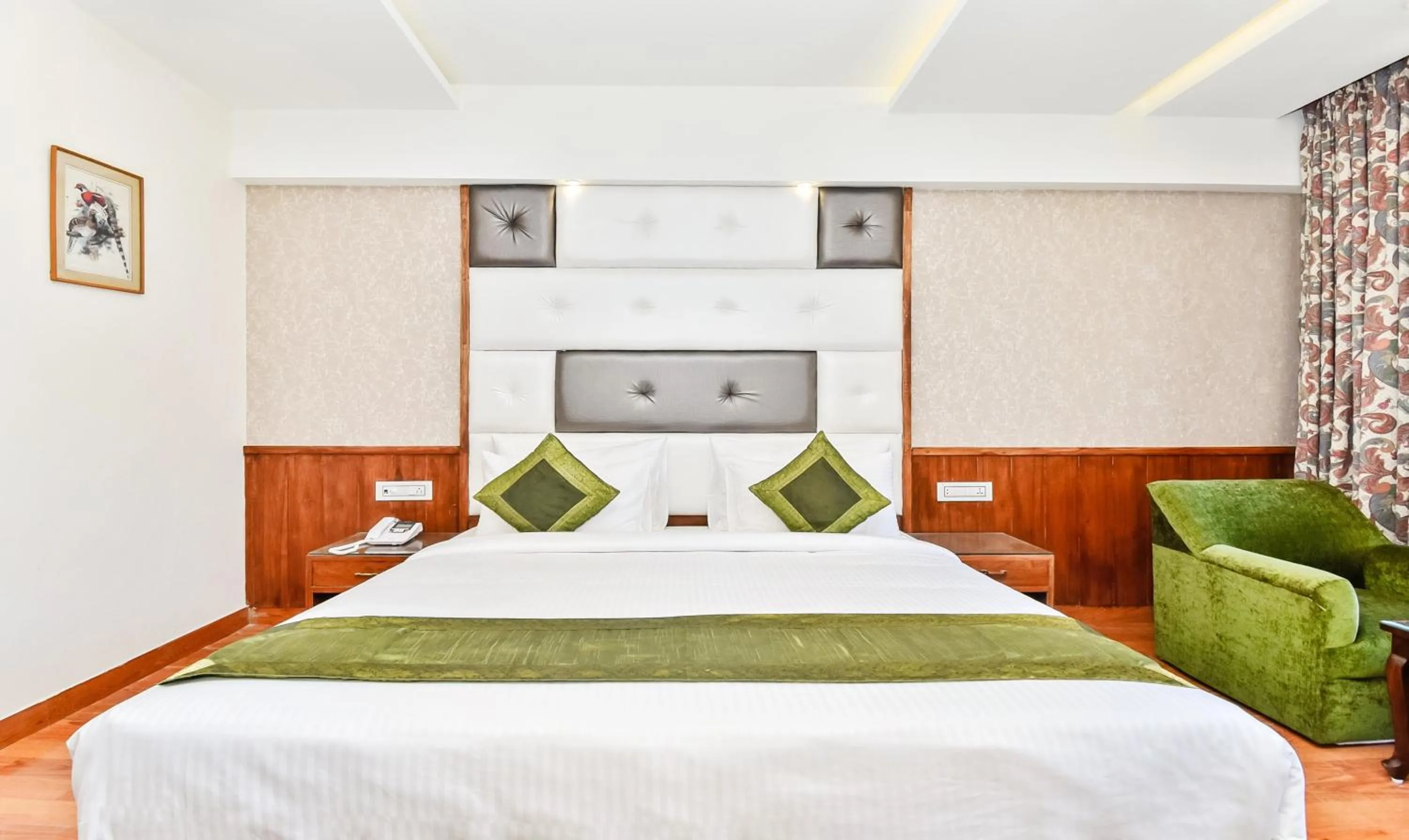 Photo of the whole room, Bed in Hotel Snowcrests Manor