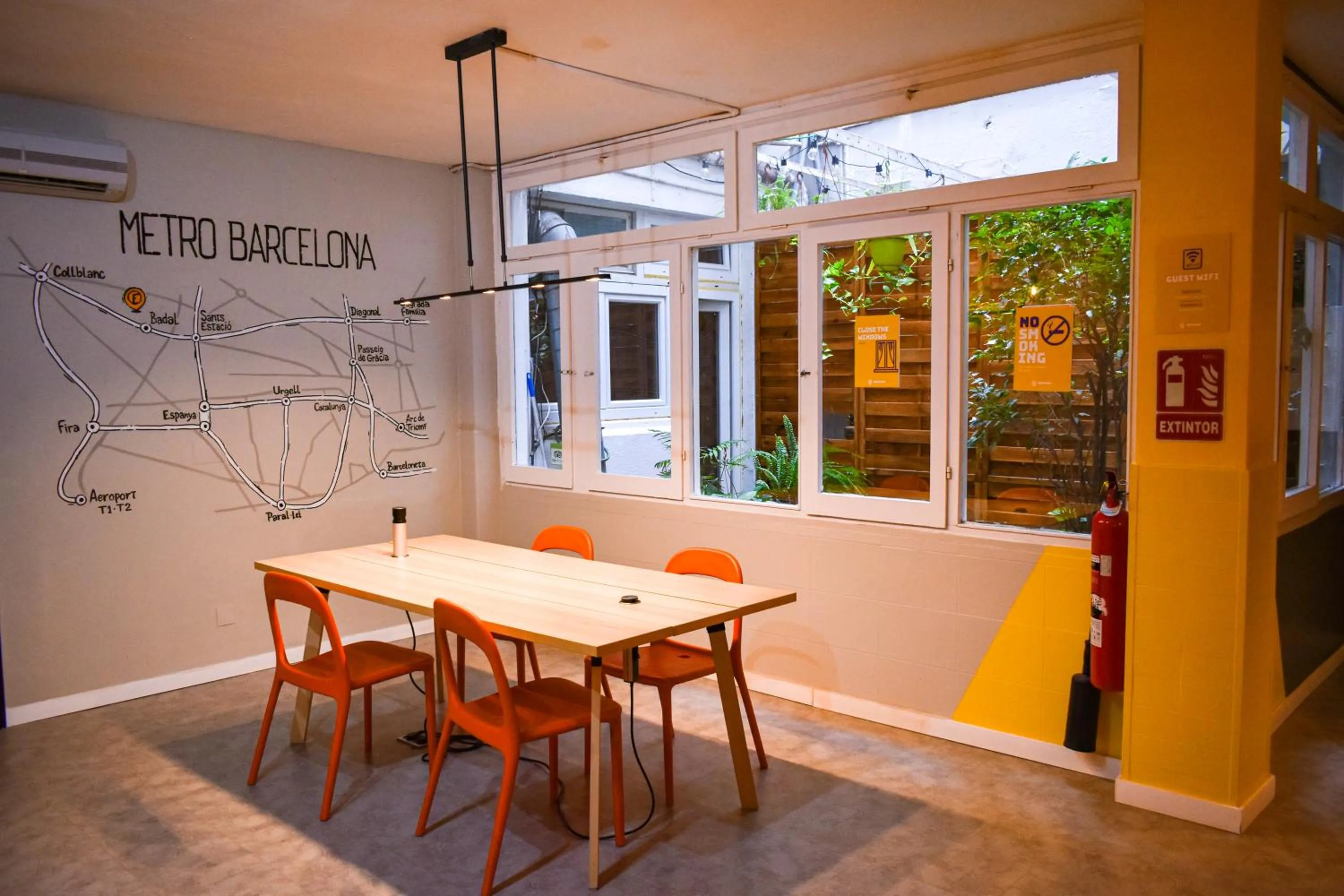 Seating area in Onefam Les Corts