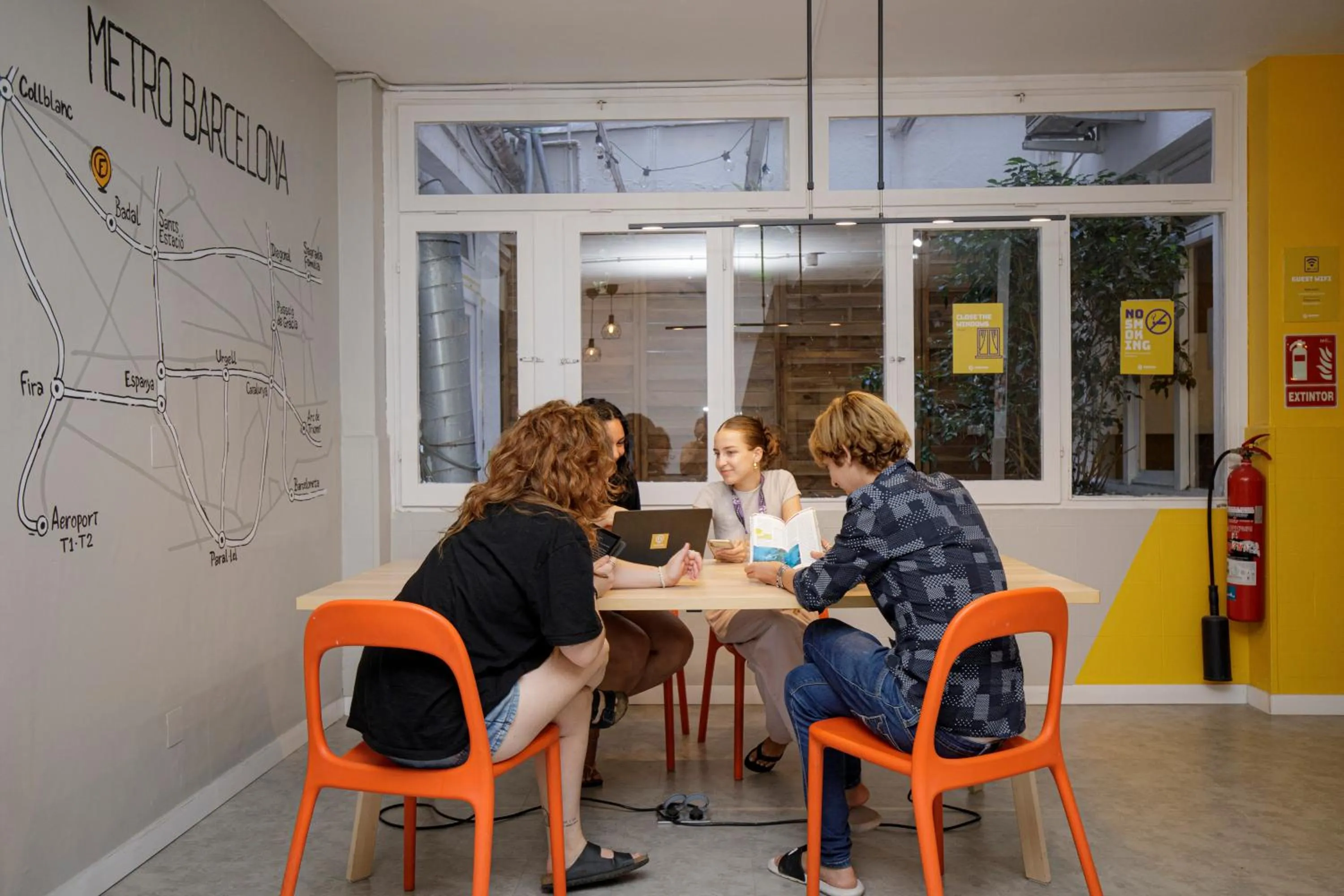Seating area in Onefam Les Corts
