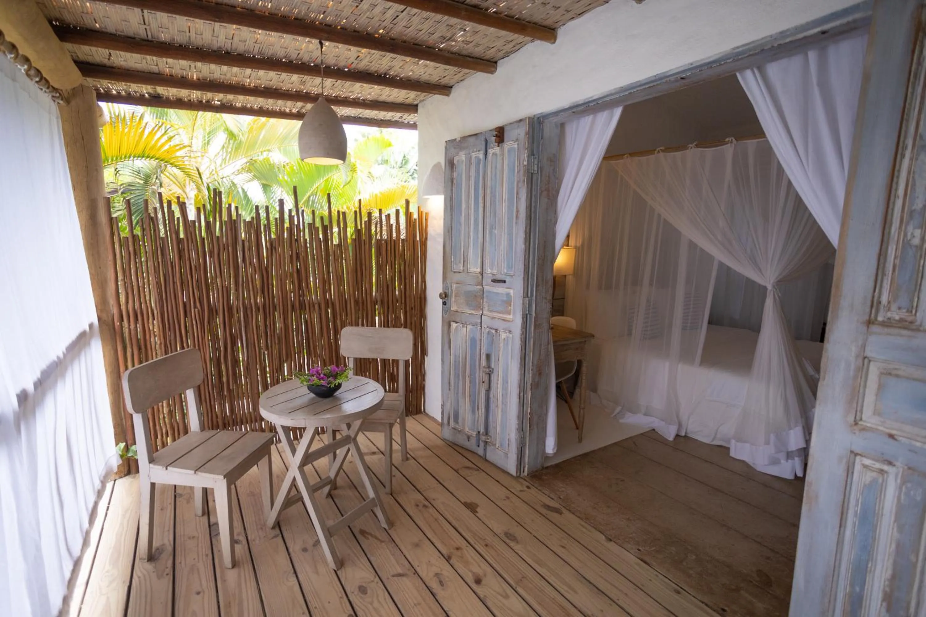 Dining area in Santa Fe Casas- Quadrado Trancoso