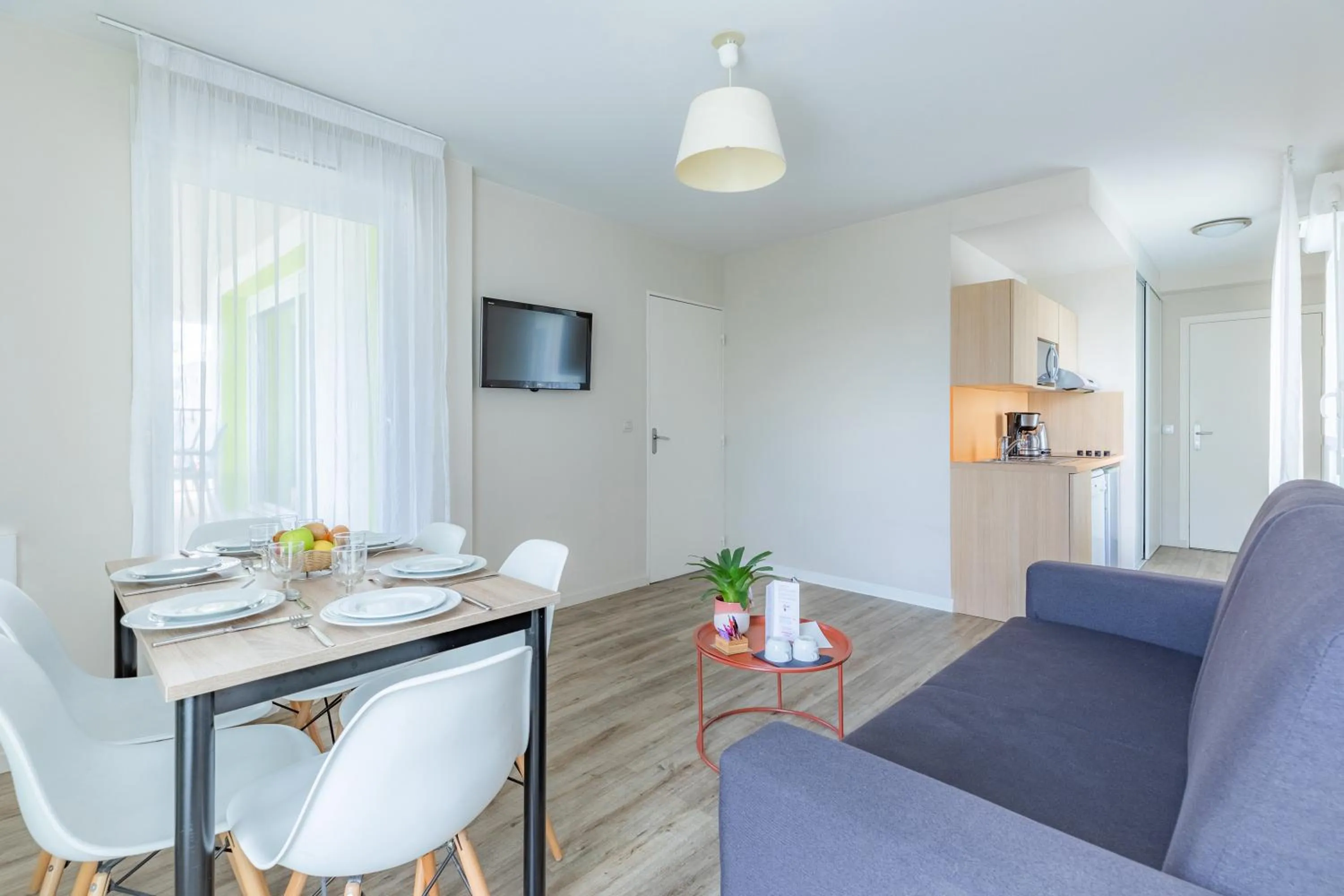 TV and multimedia in Appart’City Confort Tours