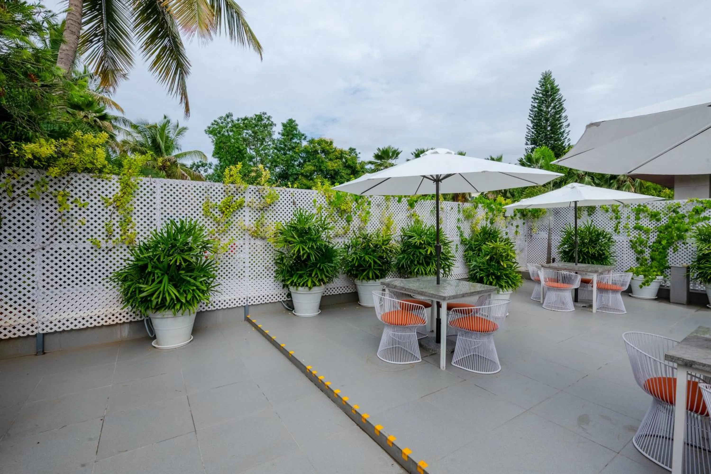 Restaurant/places to eat in Southern Star,Mysore