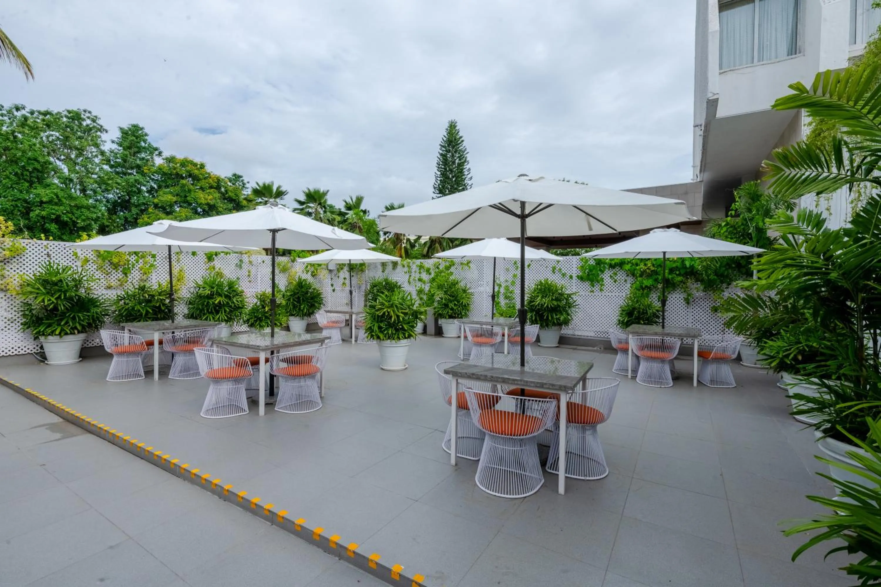 Restaurant/places to eat in Southern Star,Mysore