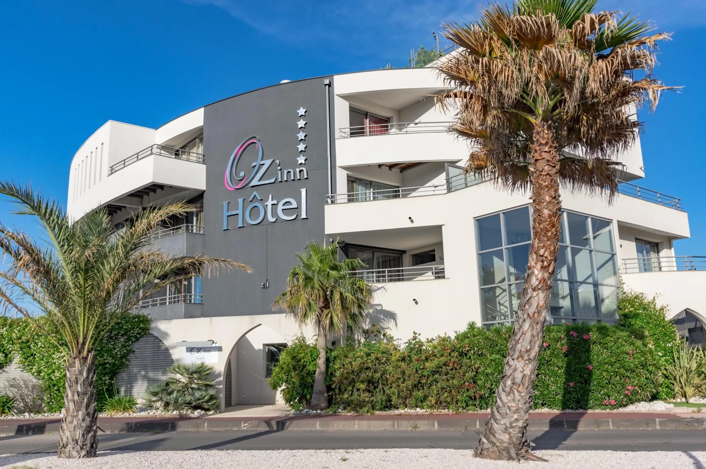 Property building in Oz'Inn Hôtel & Spa