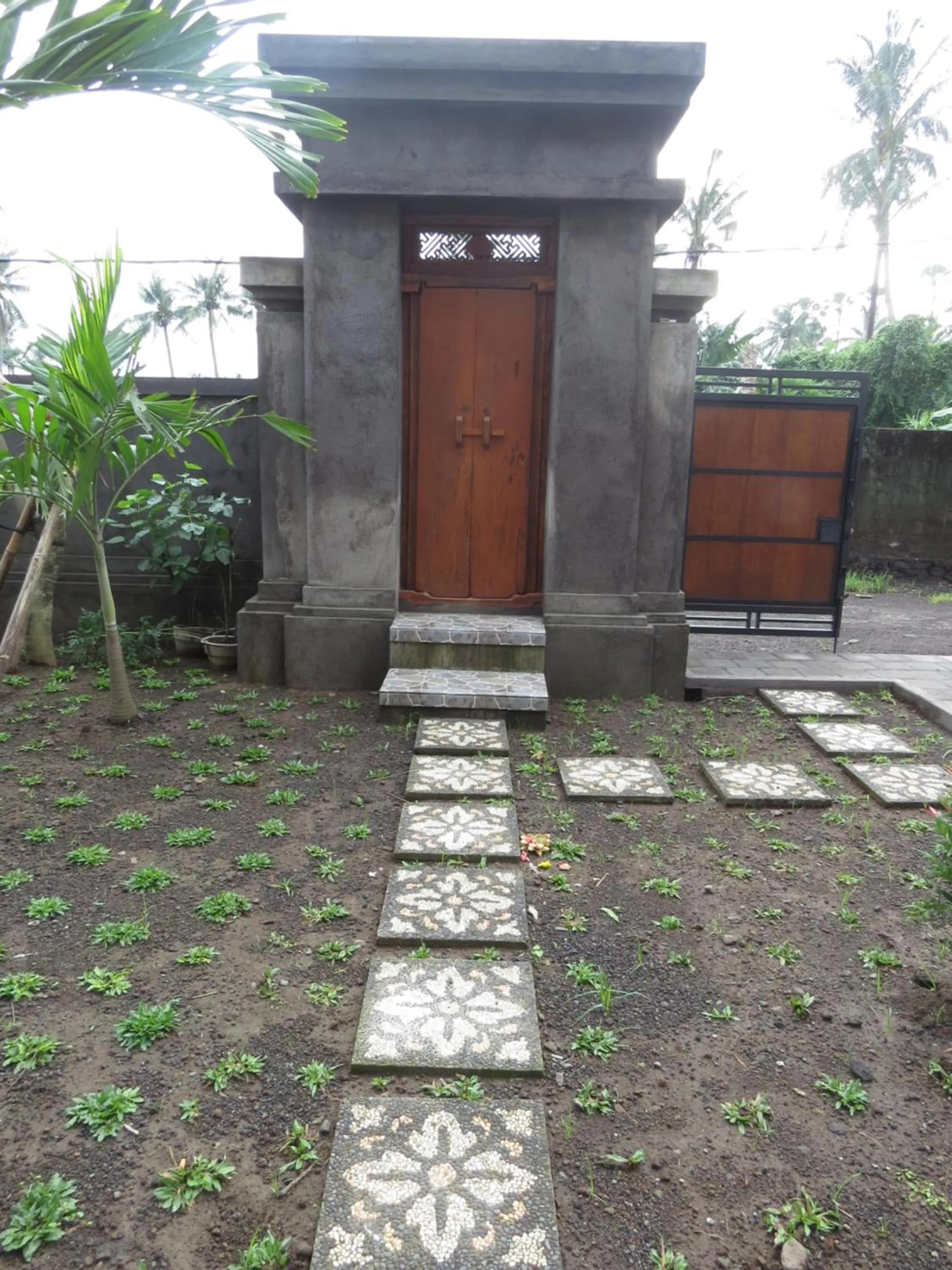 Facade/entrance in Blue Royal Amed