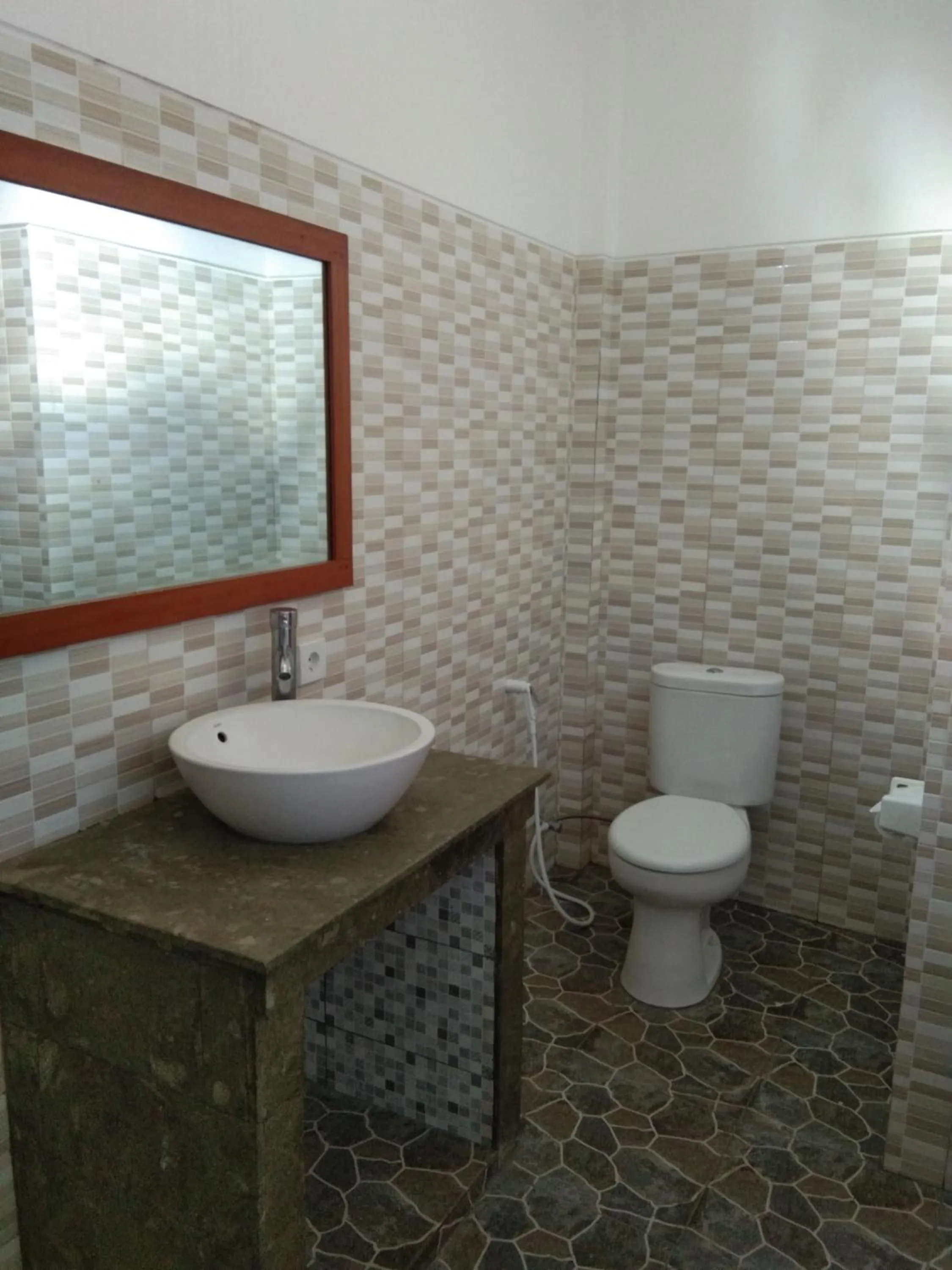 Shower in Blue Royal Amed