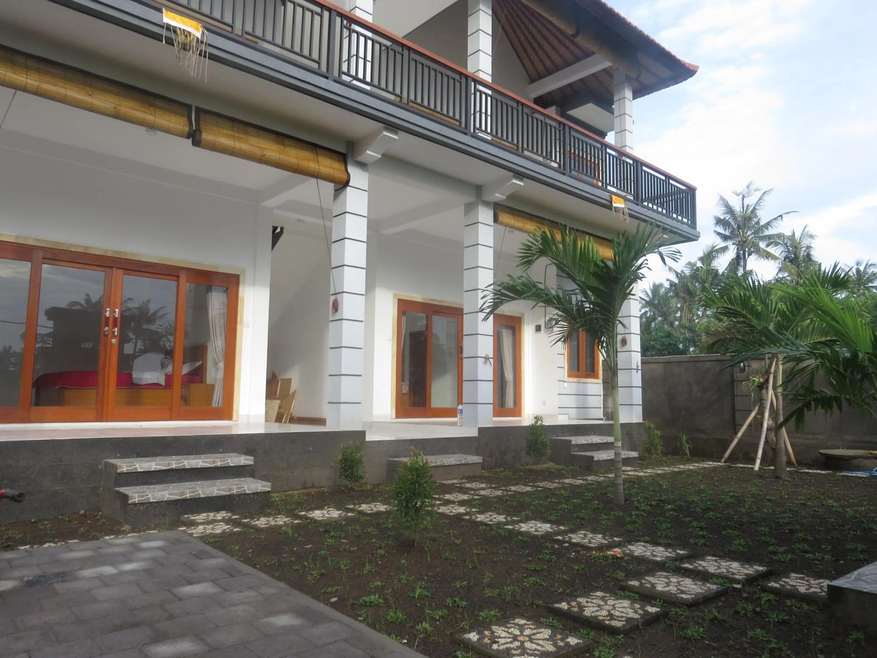 Garden in Blue Royal Amed