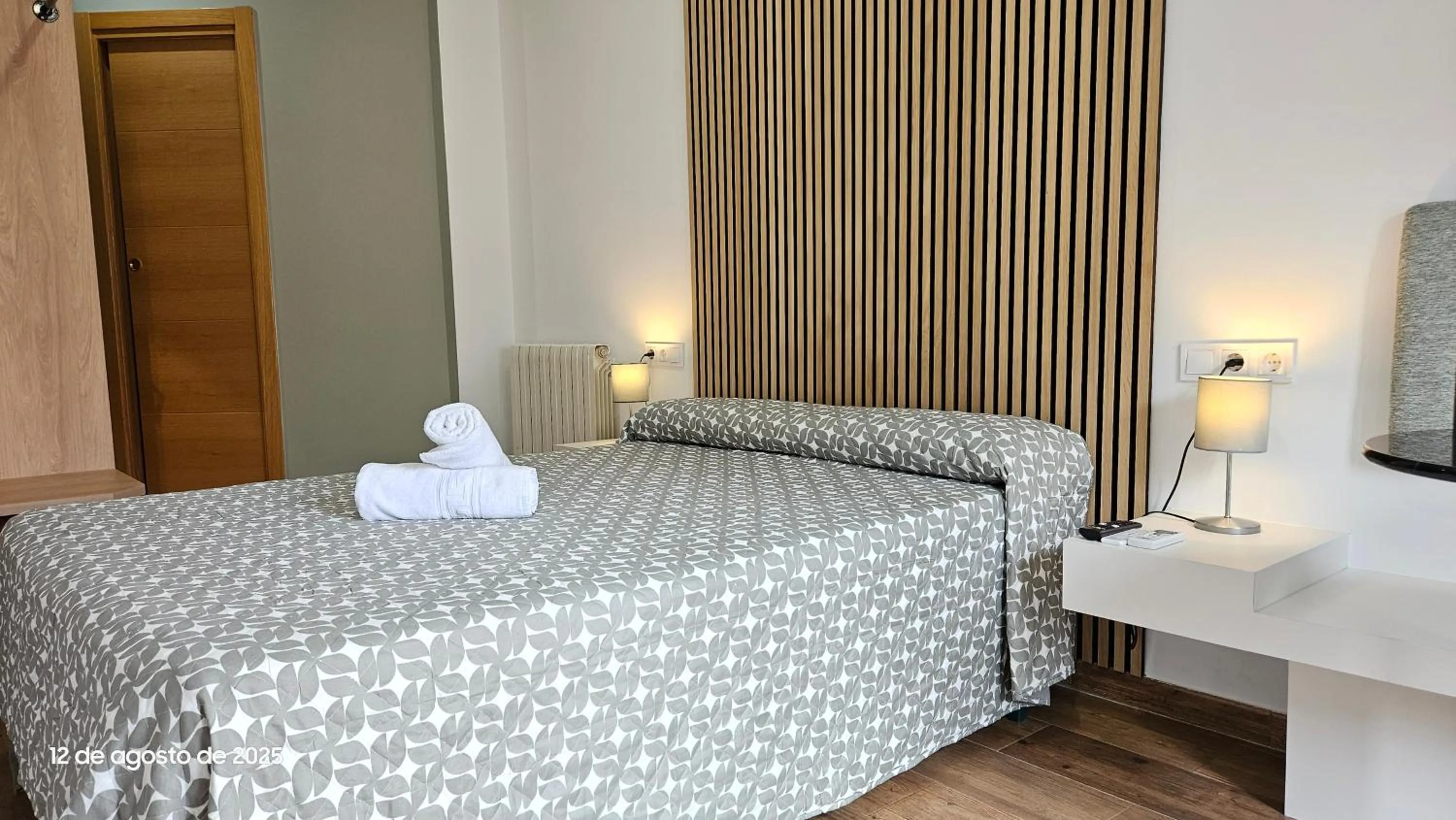 Photo of the whole room, Bed in CH Rayuela